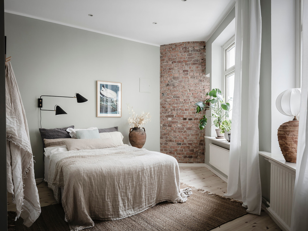 chambre murs vert pâle et briques chambre murs vert pâle et briques