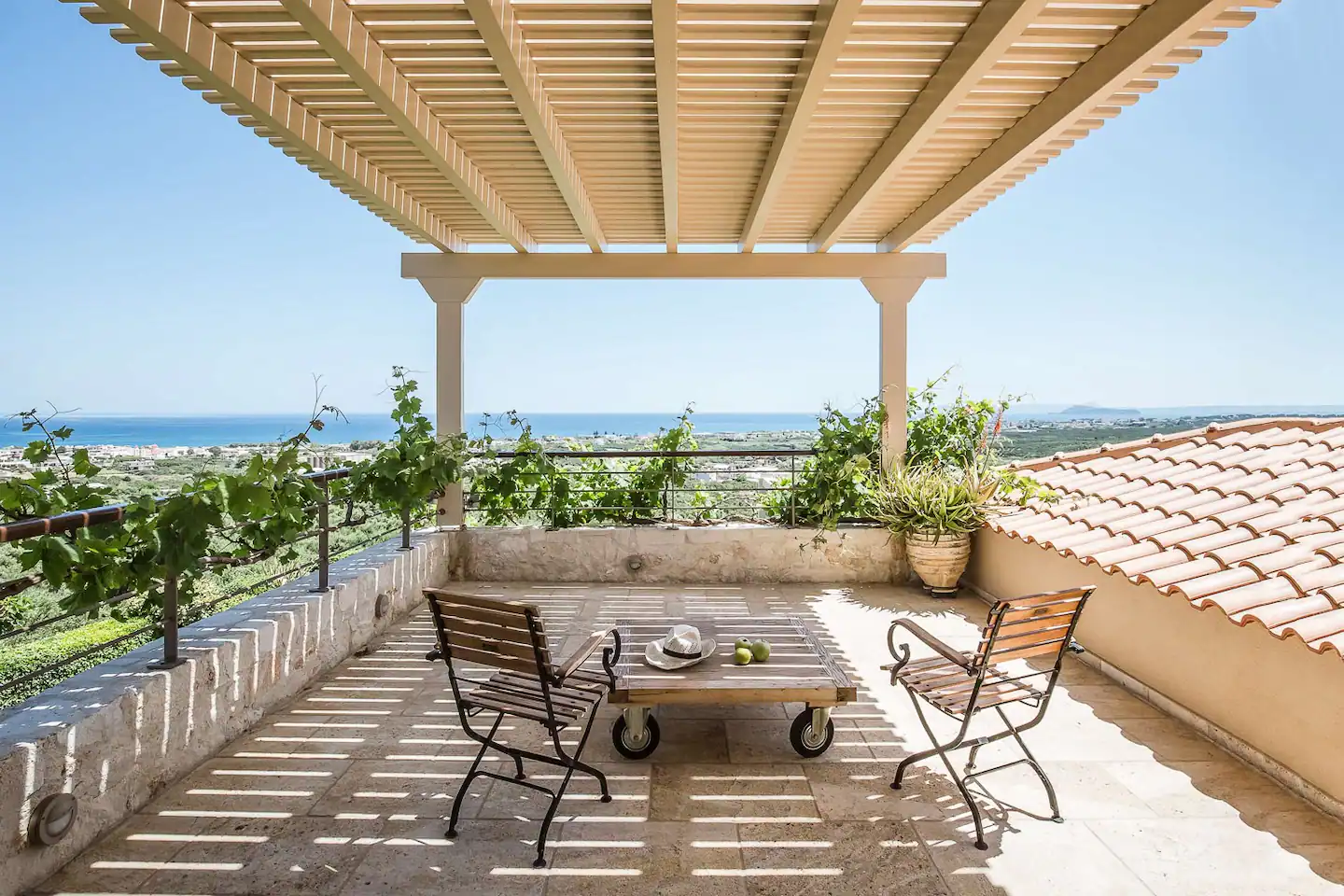 terrasse pierre avec pergola bois