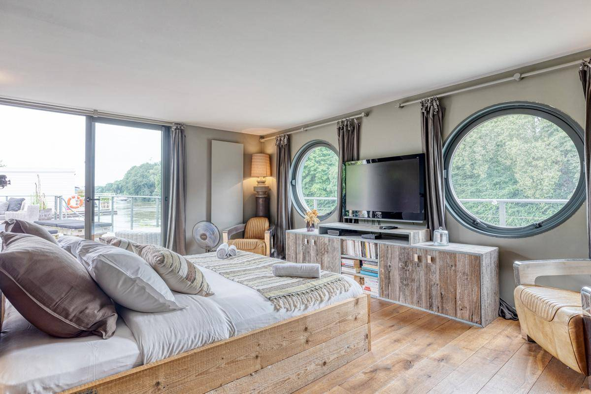 chambre houseboat Paris chambre houseboat Paris