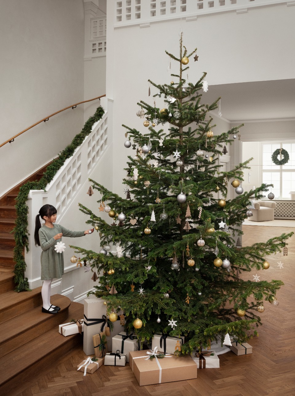 entrée avec sapin décorée pour Noël