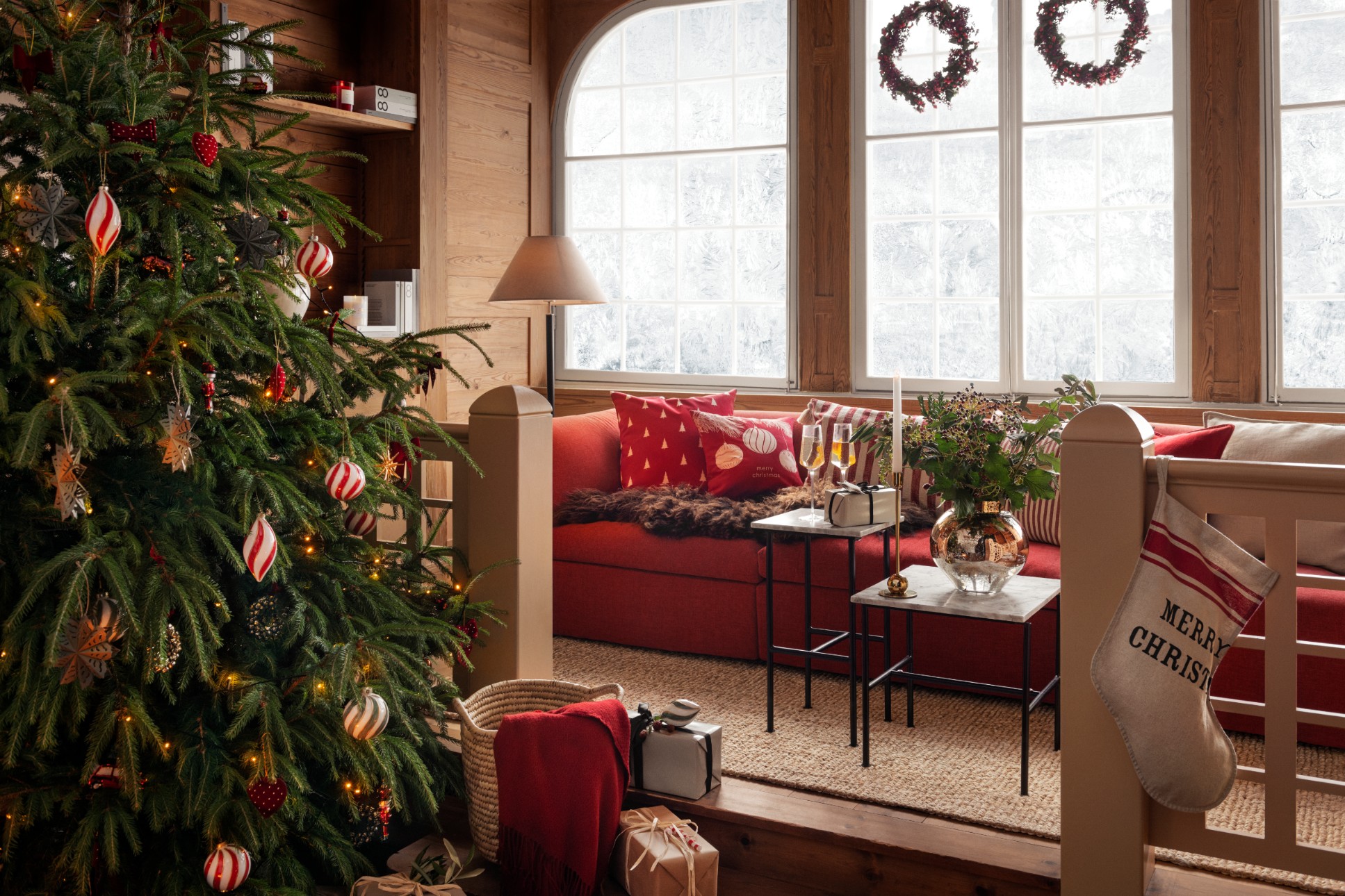 salon décoré pour Noël rouge