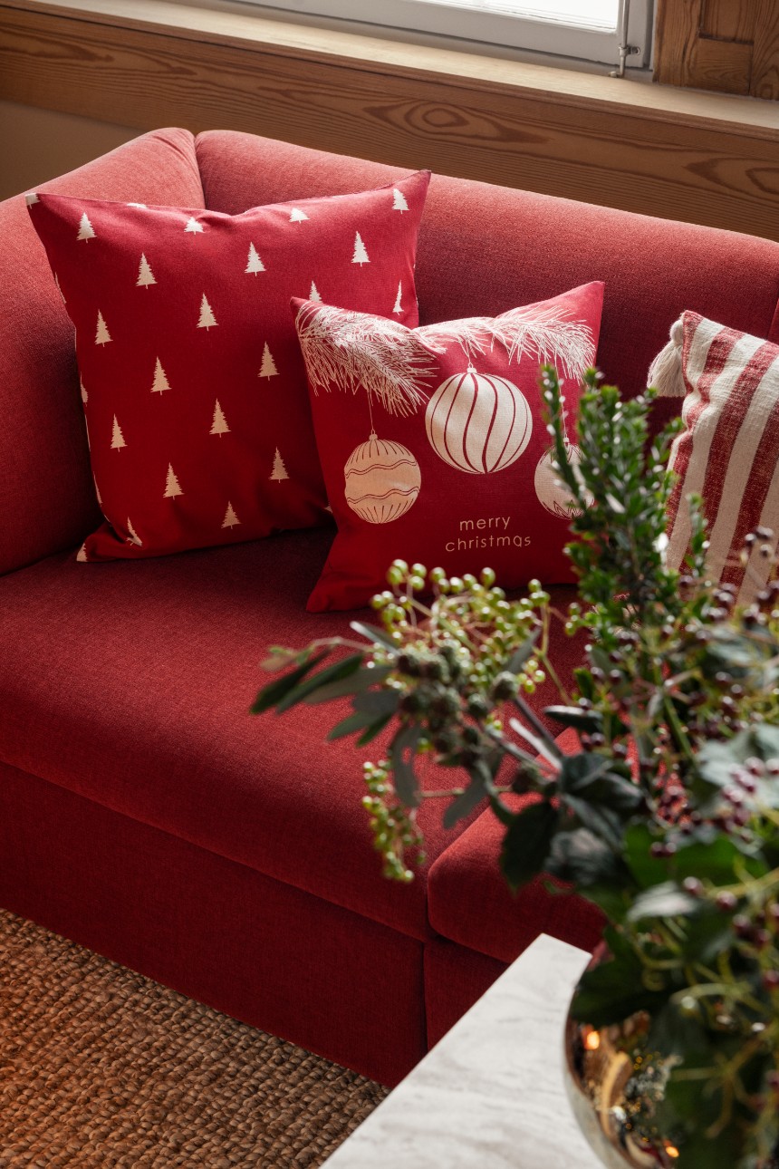 salon décoré pour Noël rouge