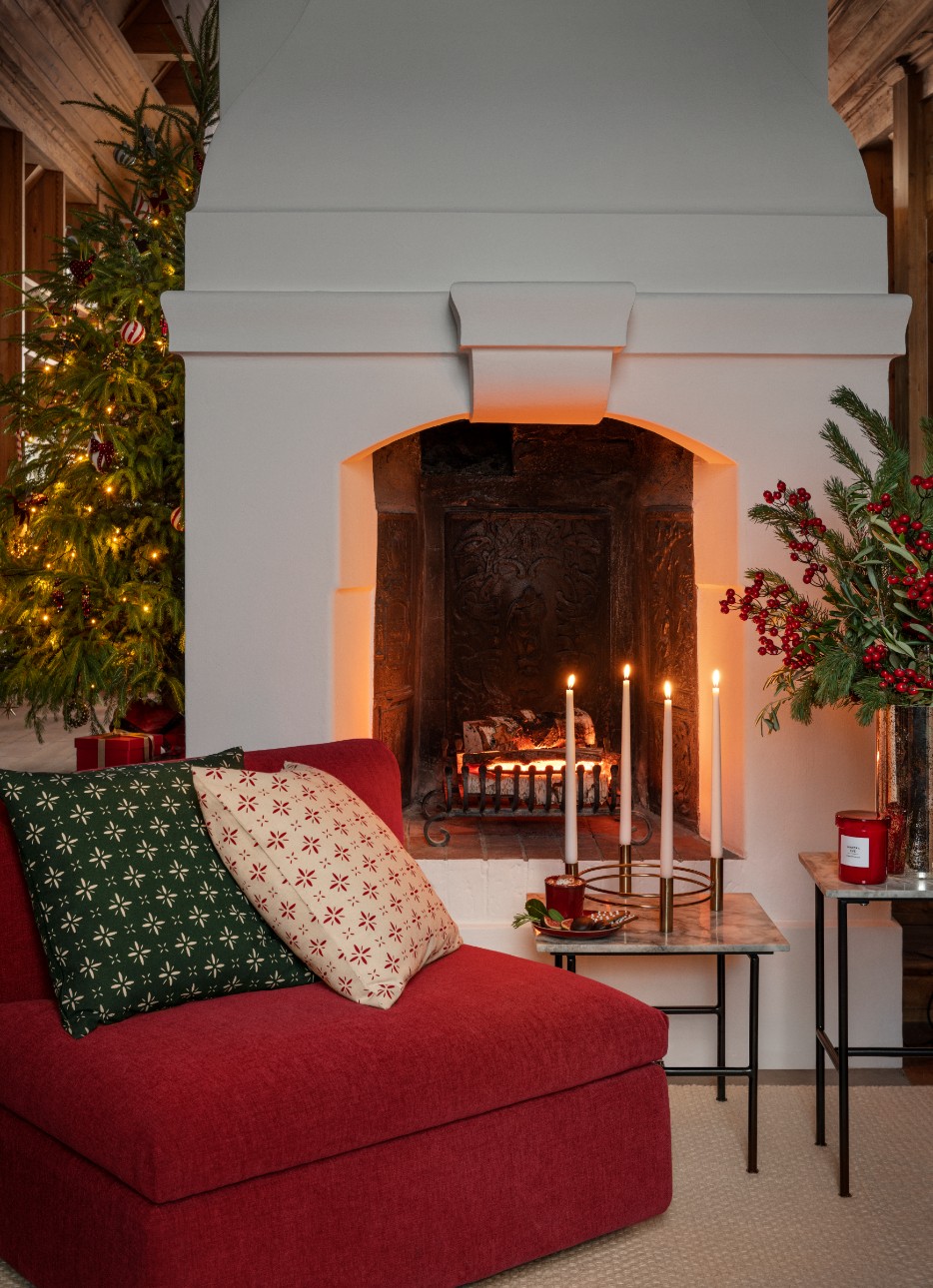 salon décoré pour Noël rouge