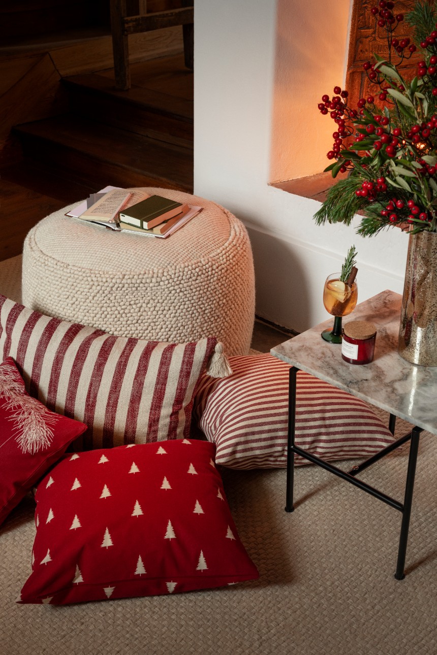 salon décoré pour Noël rouge