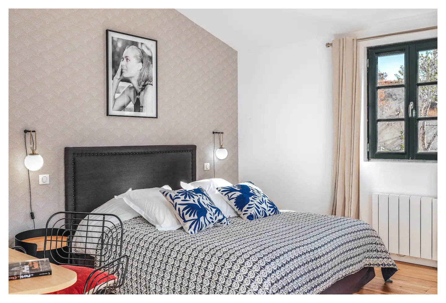 chambre avec papier-peint chambre avec papier-peint