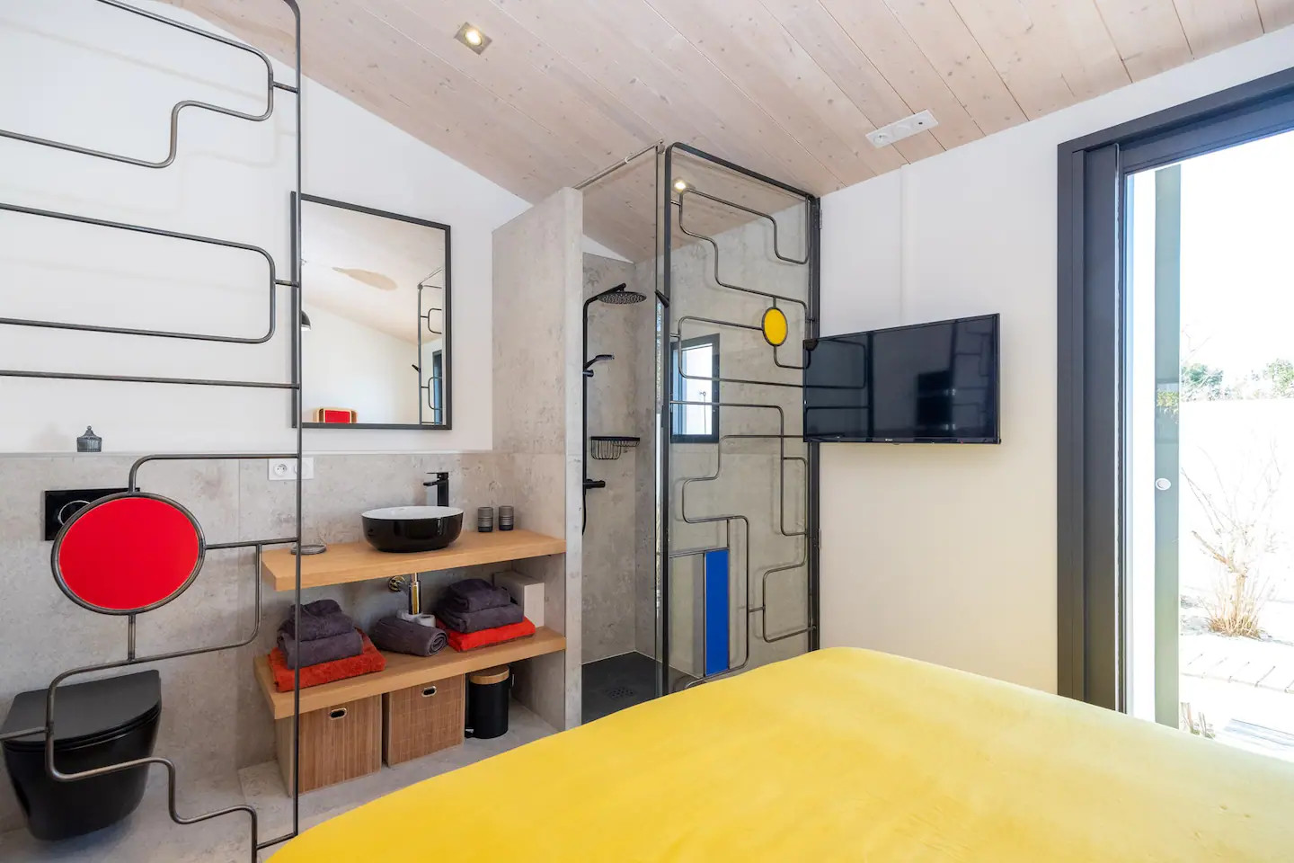 salle de bain avec verrière art déco Mondrian salle de bain avec verrière art déco Mondrian