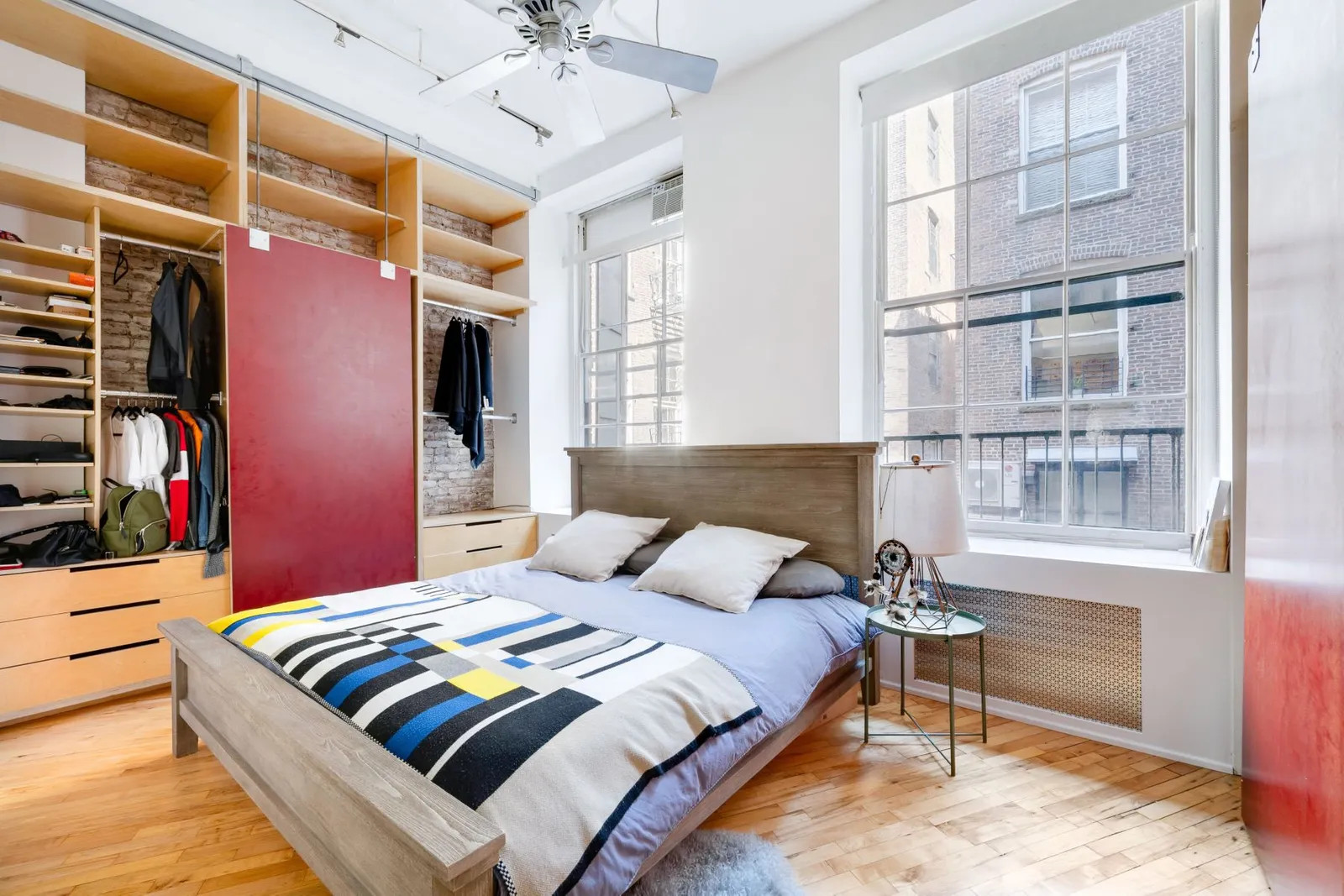chambre avec dressing ouvert