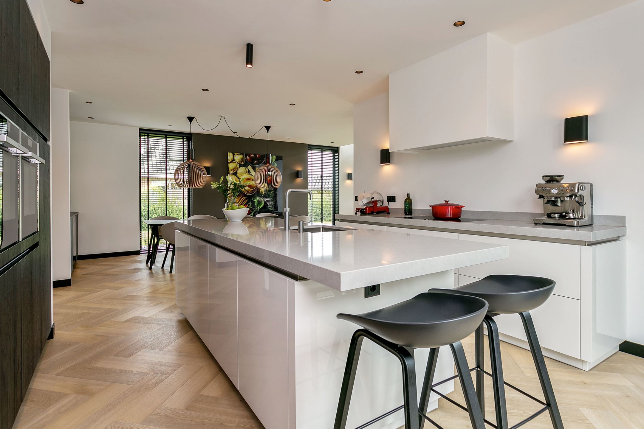 cuisine ouverte avec îlot maison contemporaine