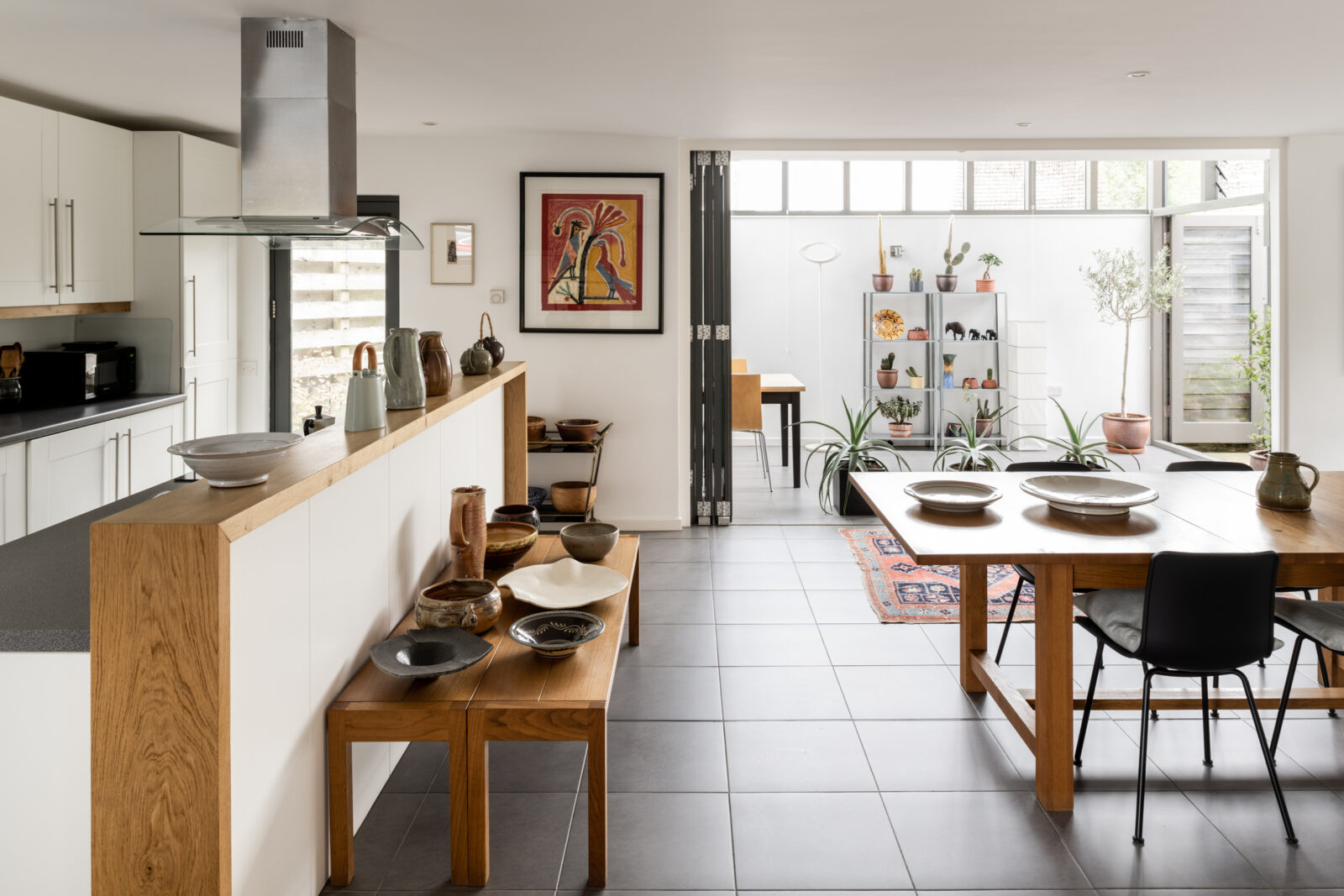 salon et cuisine ouverte maison en bois