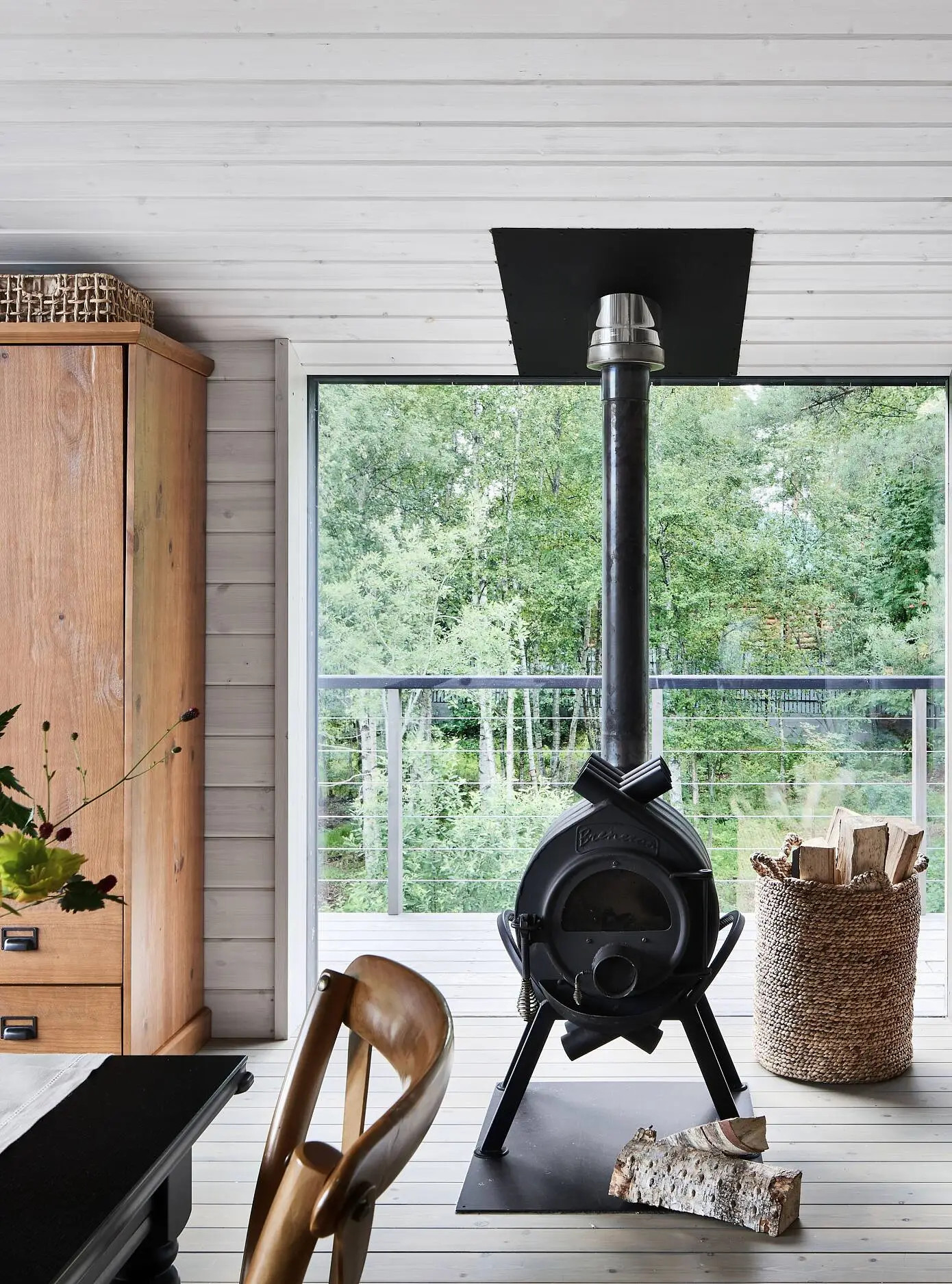 poêle en fonte salon maison en bois modulaire