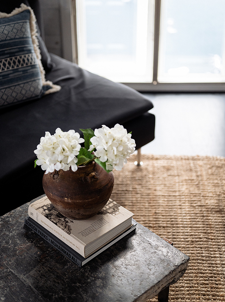fleurs sur table basse
