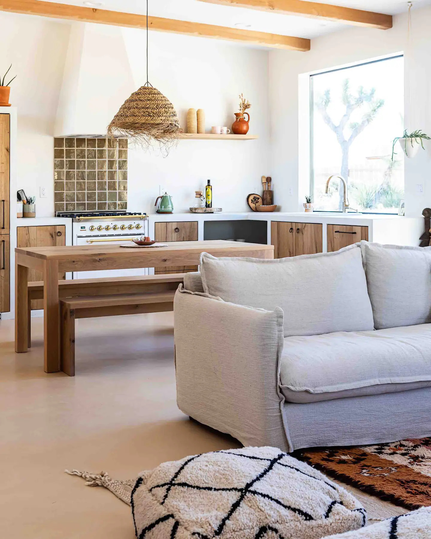 cuisine ouverte et salon maison décoration naturelle
