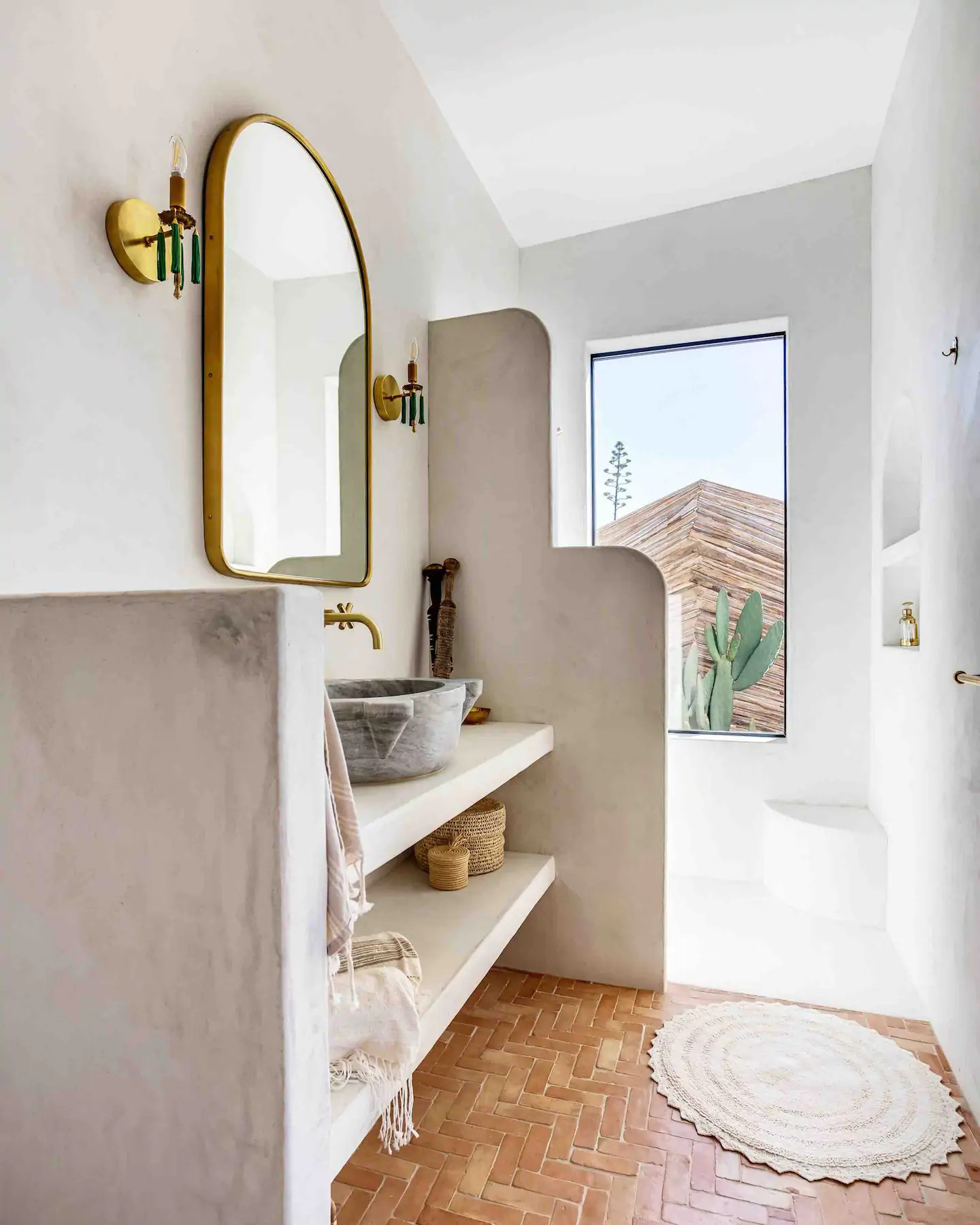 salle de bain avec douche maçonnée
