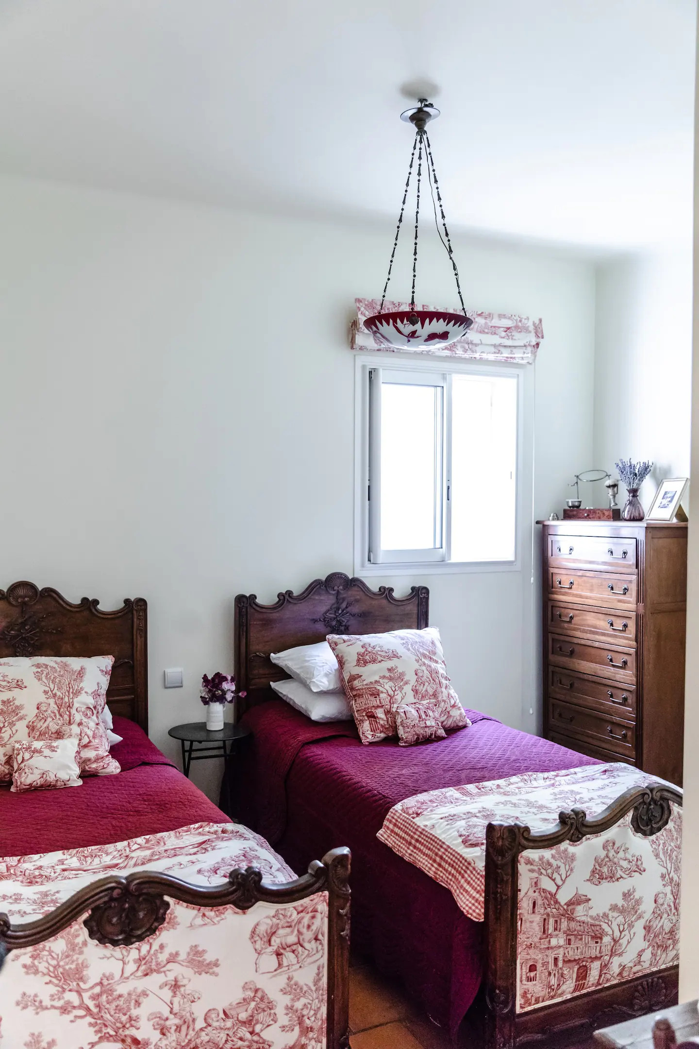 chambre décoration rustique et toile de Jouy
