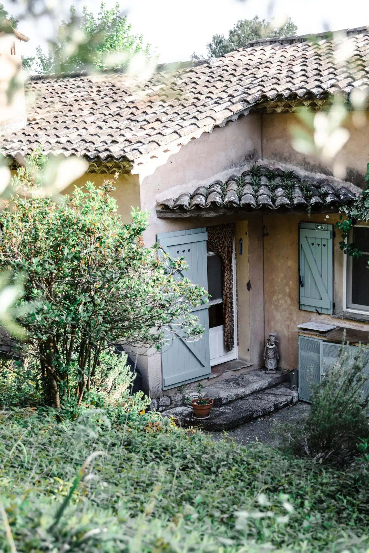 façade aux volets bleus maison provençale "La Pitchoune"