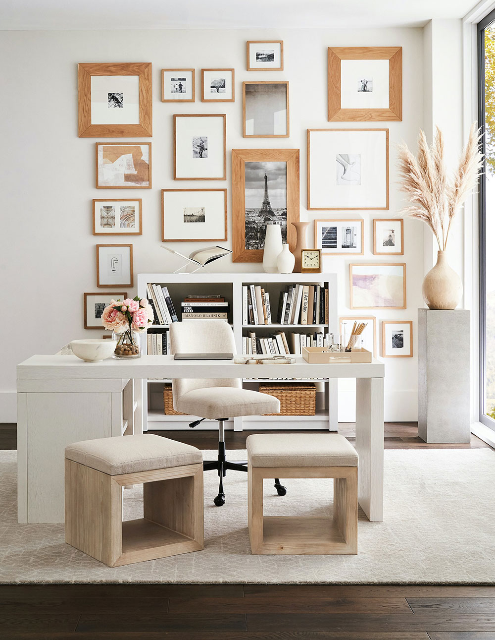 bureau avec mur de cadres décoration d'automne