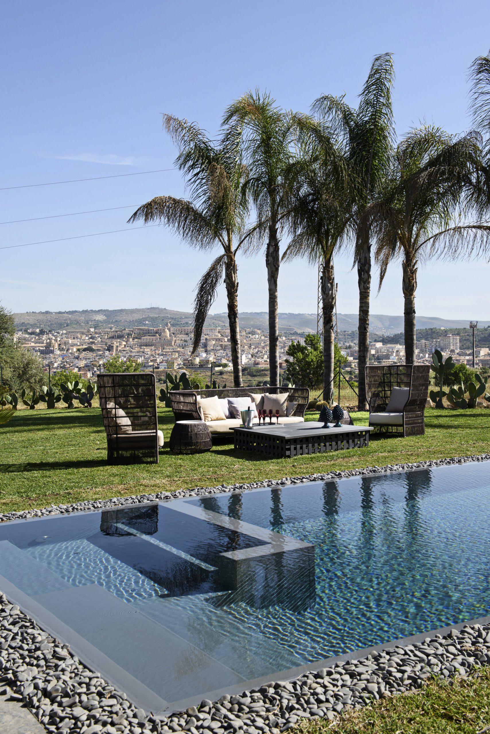 piscine à débordement design