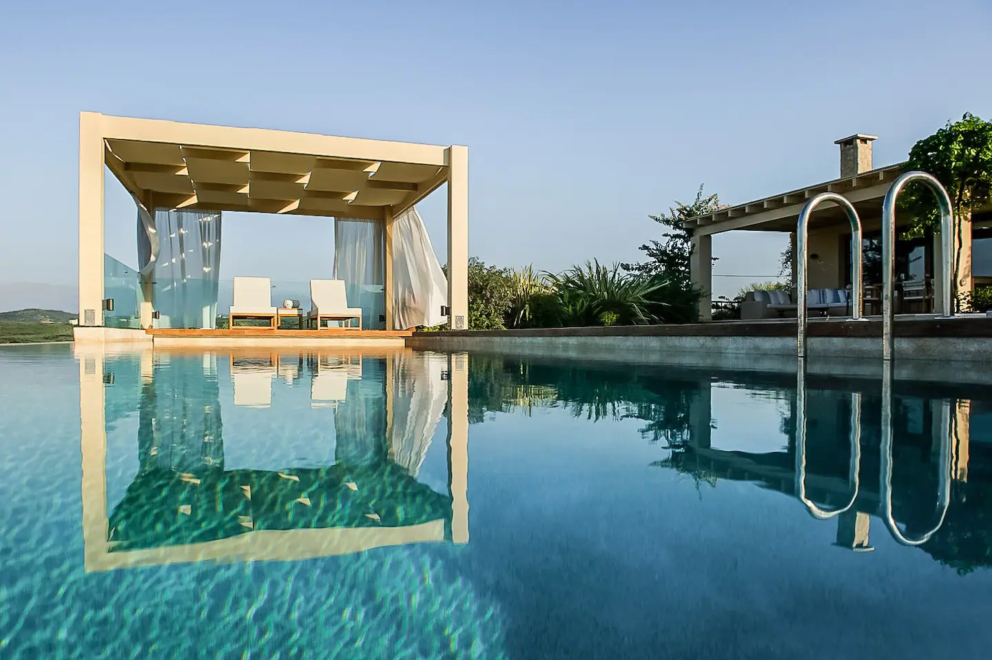 piscine à débordement
