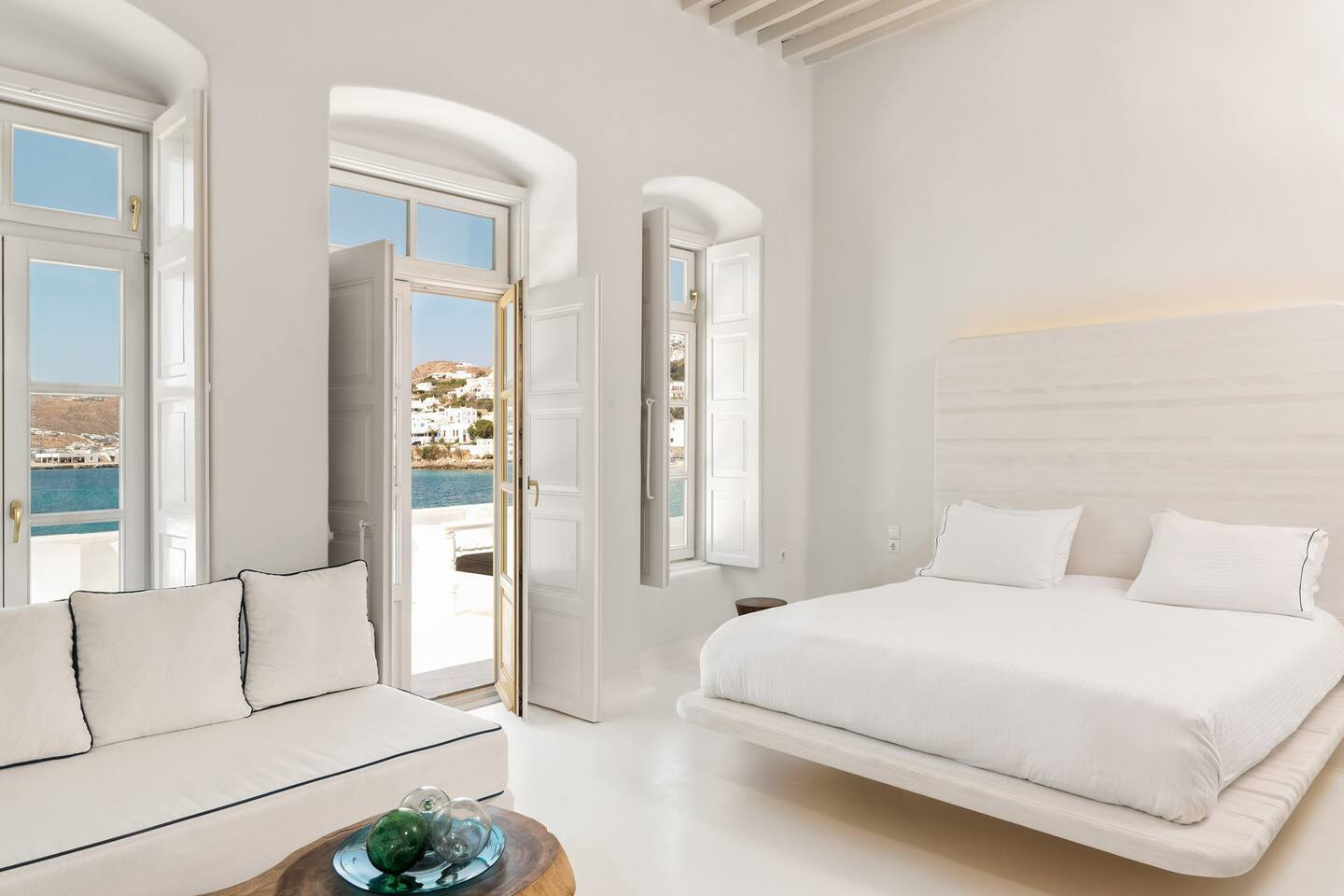 chambre design maison blanche à Mykonos