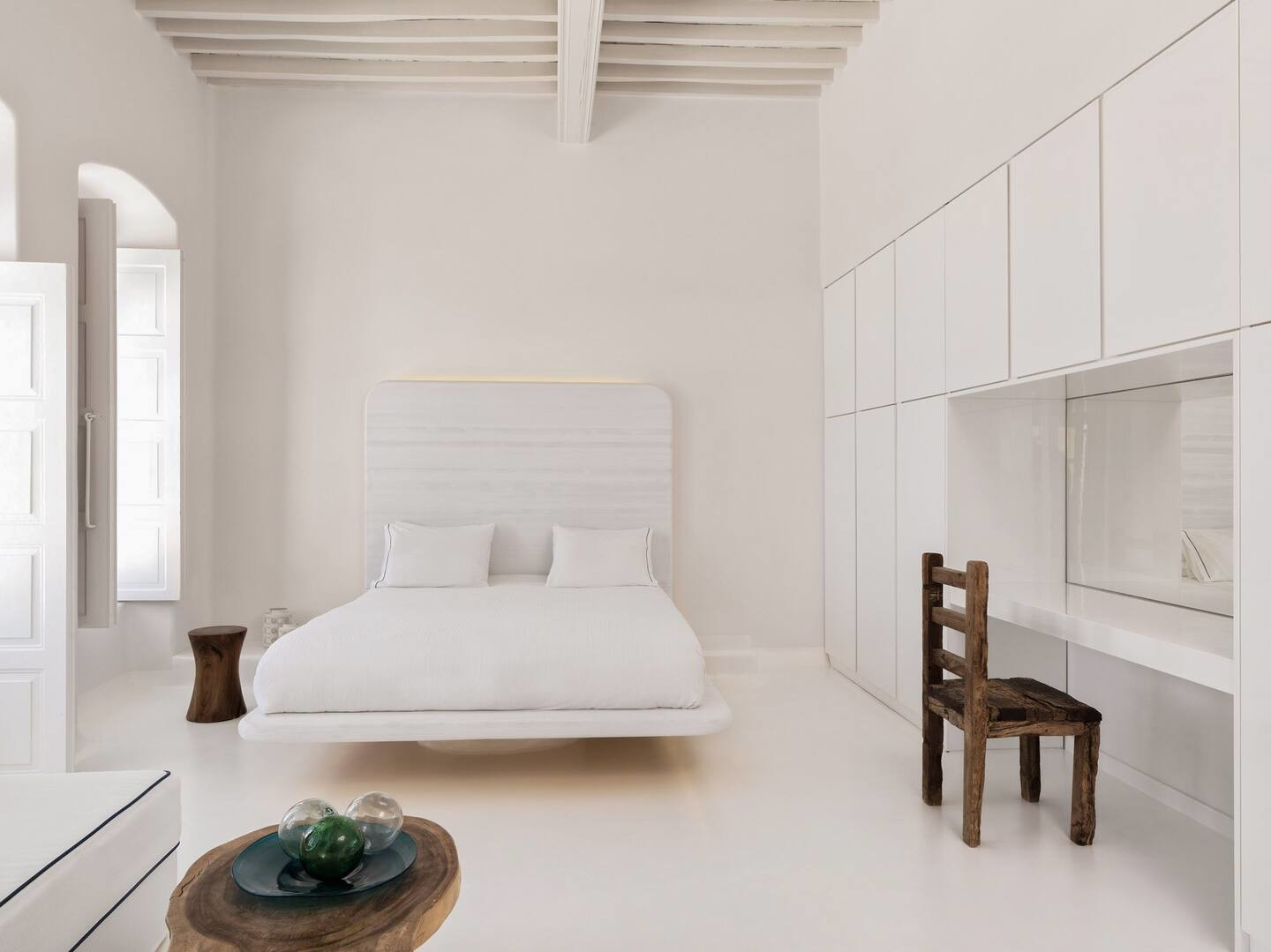 chambre avec tête de lit lumineuse