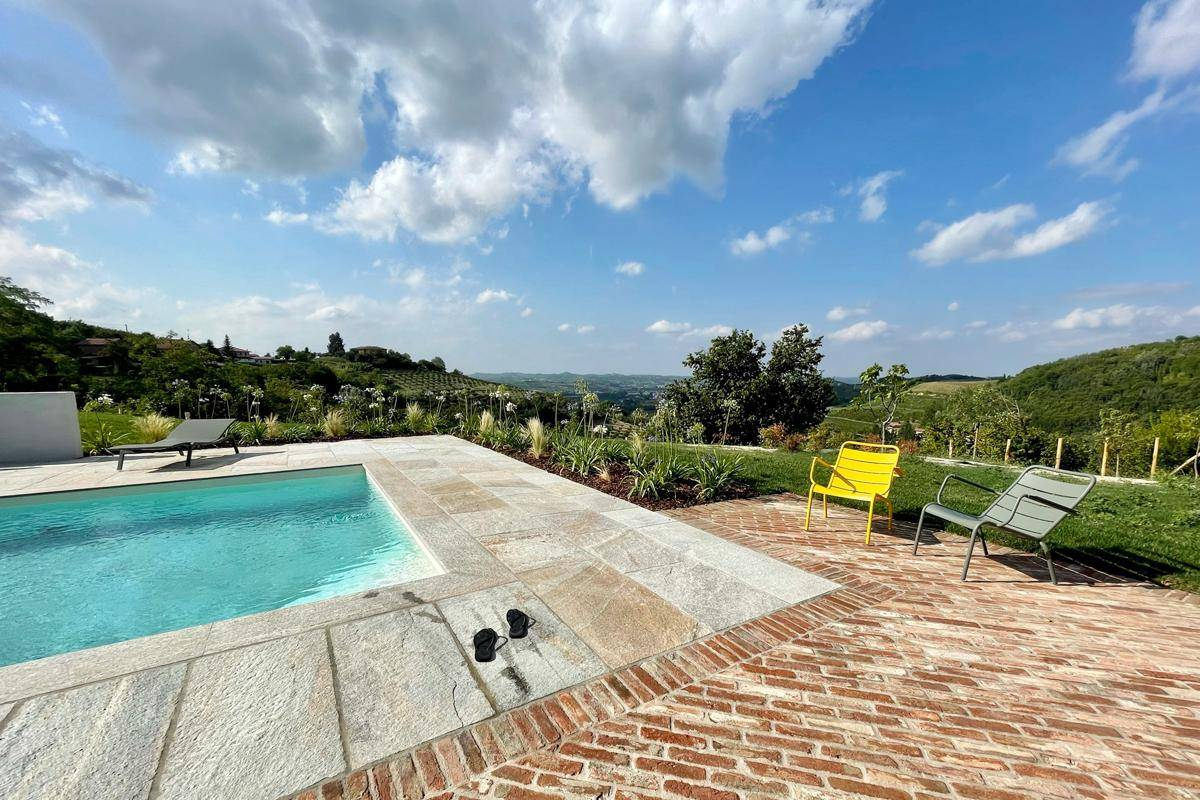 piscine avec plage briques maison Piémont