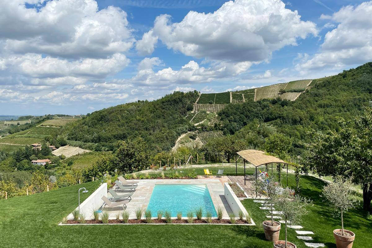 piscine avec plage briques et pierres maison Piémont