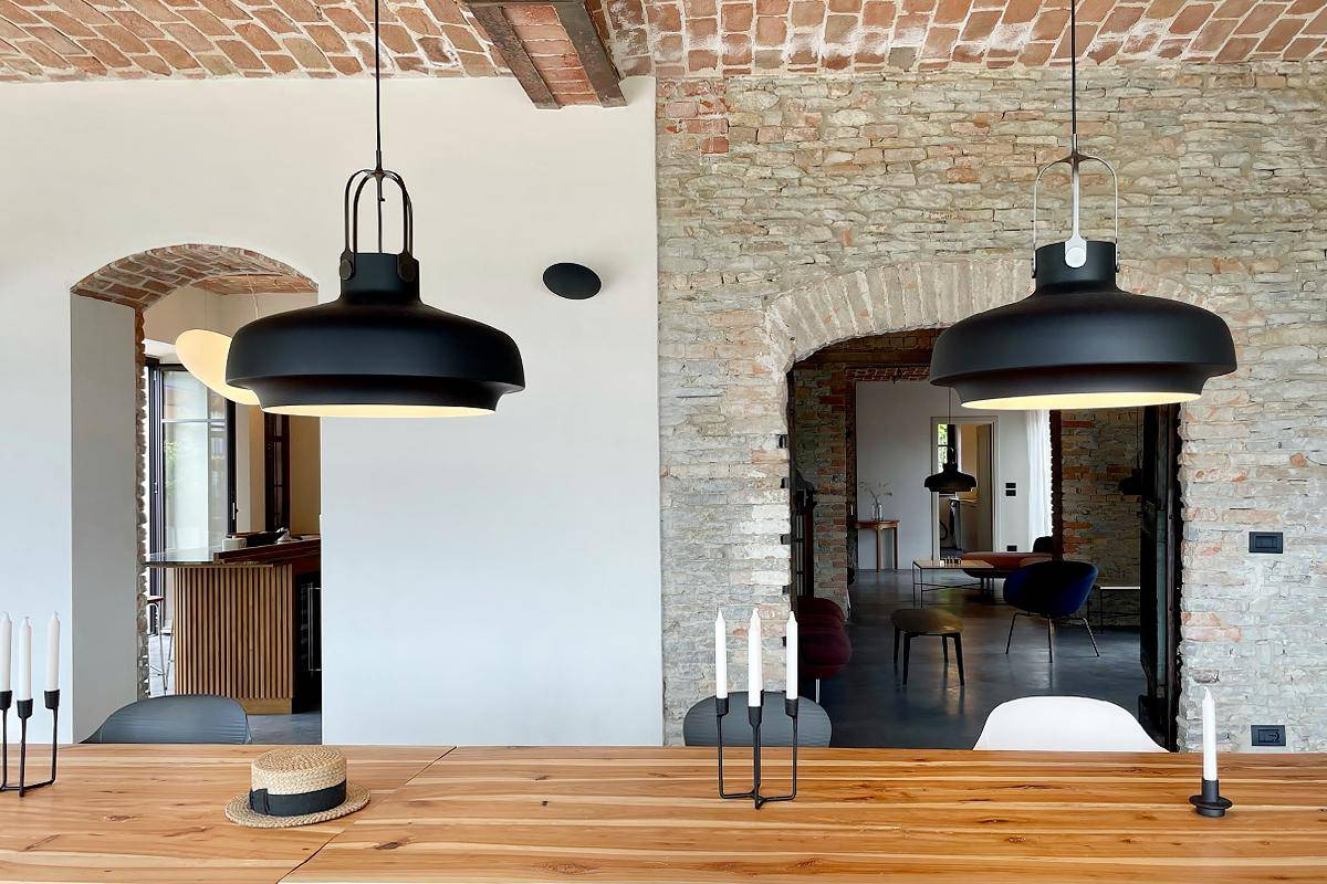 salle à manger décoration design maison rénovée avec piscine