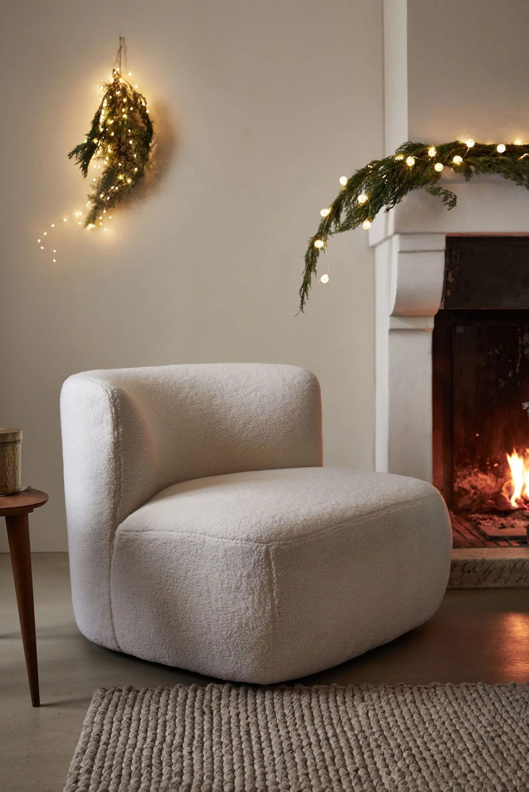 salon avec fauteuil en bouclé