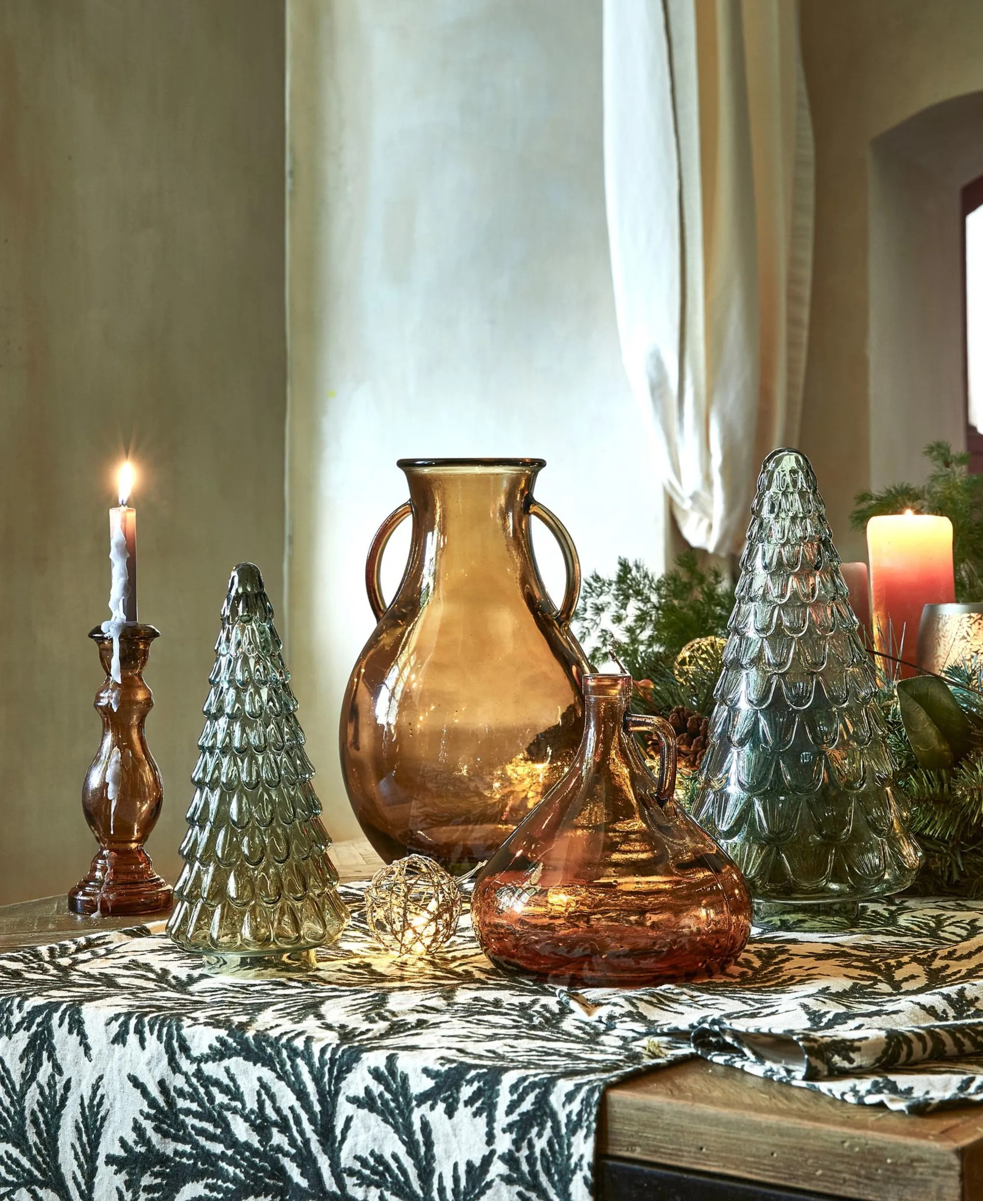 table avec déco de noël Alinea