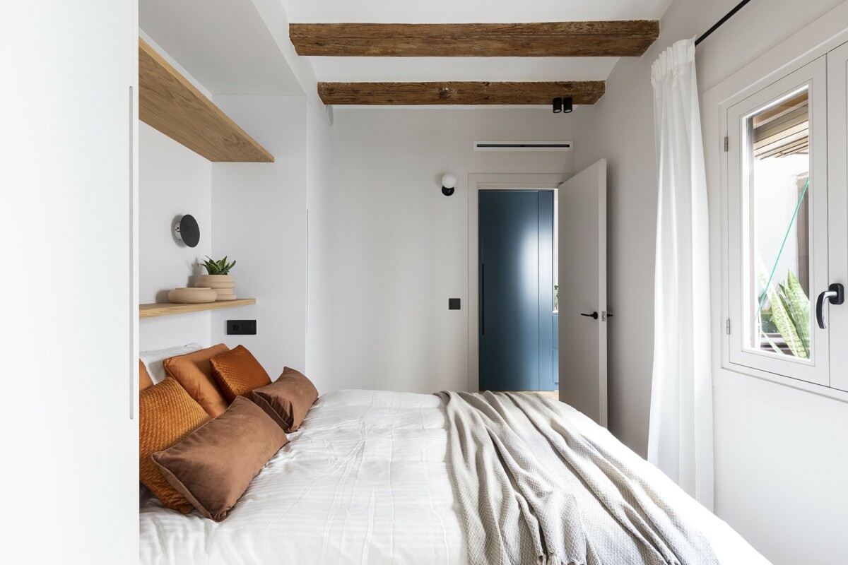 chambre moderne avec poutres