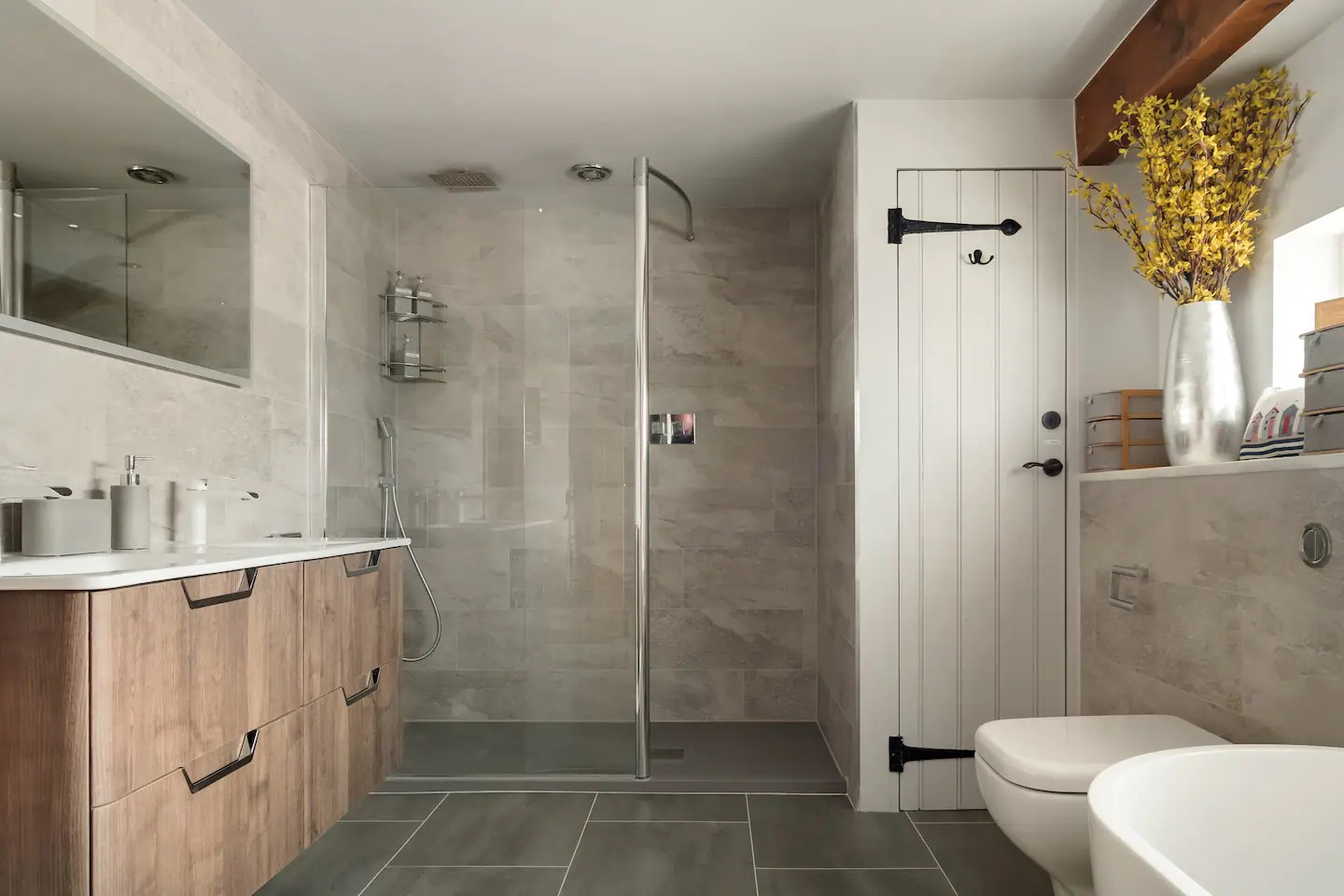 salle de bain design avec poutres salle de bain design avec poutres