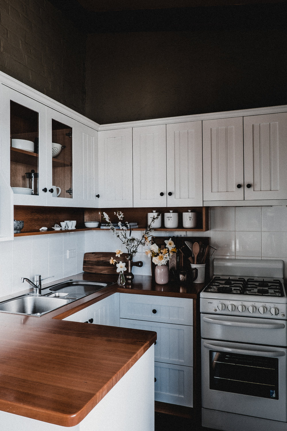 cuisine blanc et bois dans cottage
