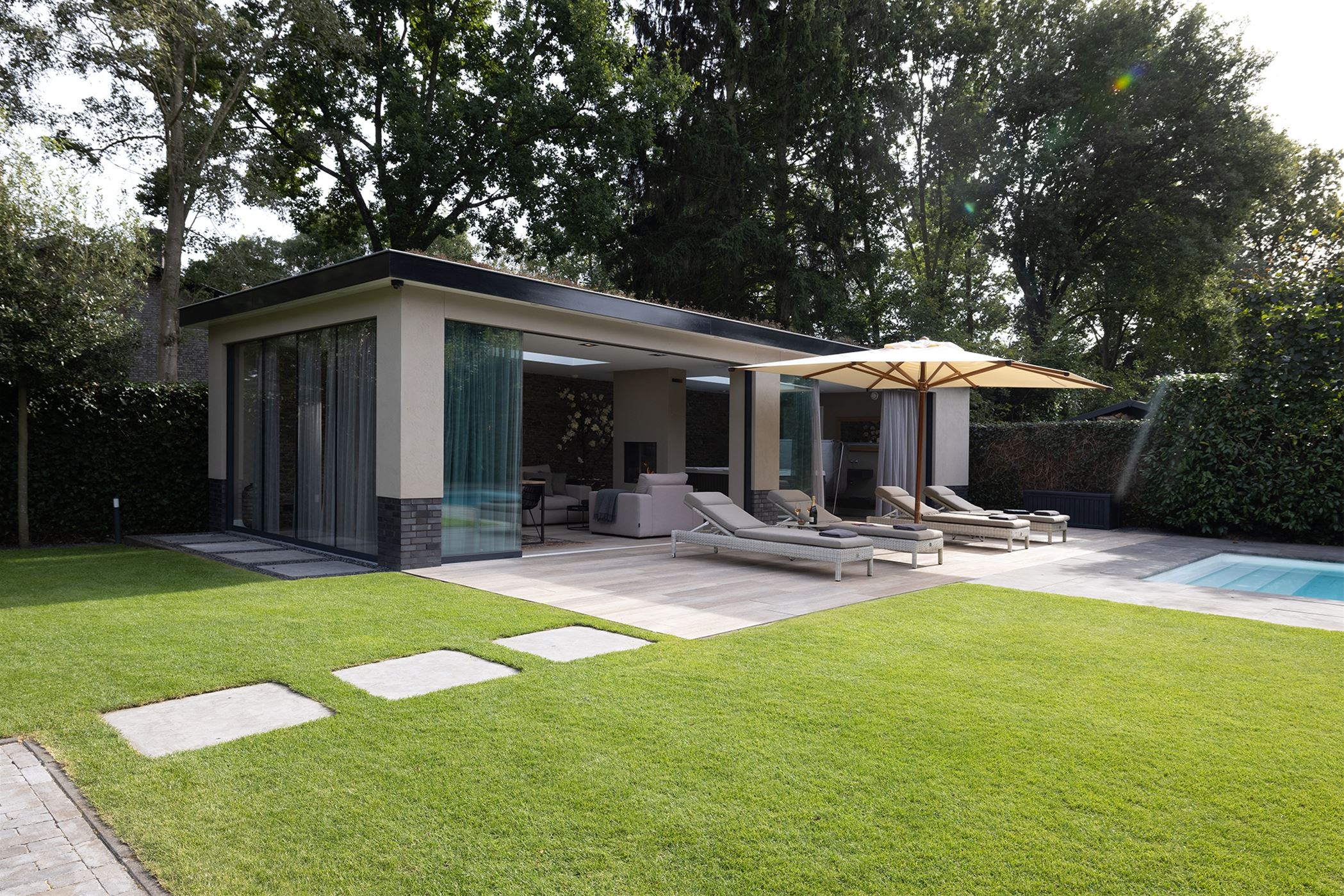 pool house 