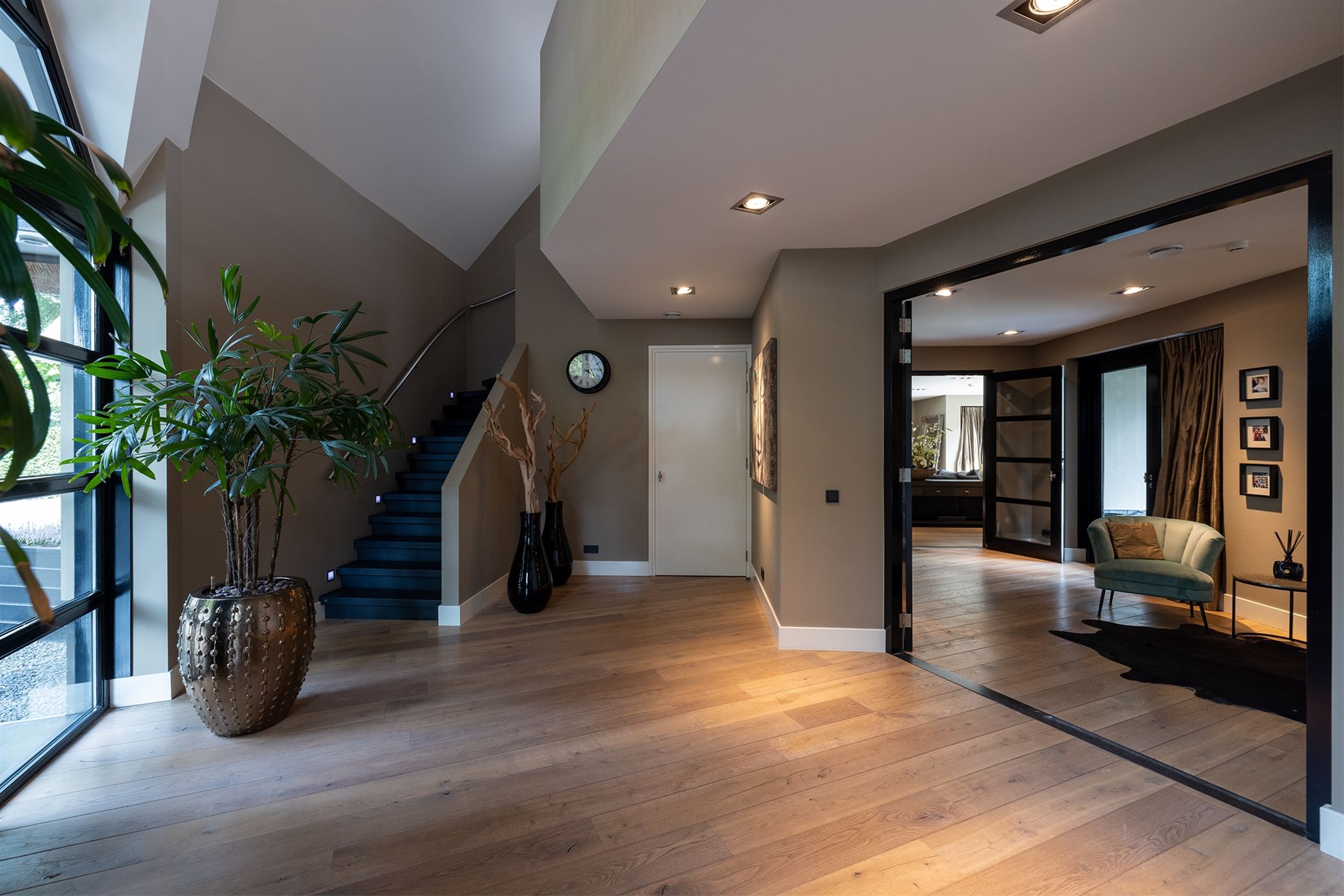 entrée maison avec miroir