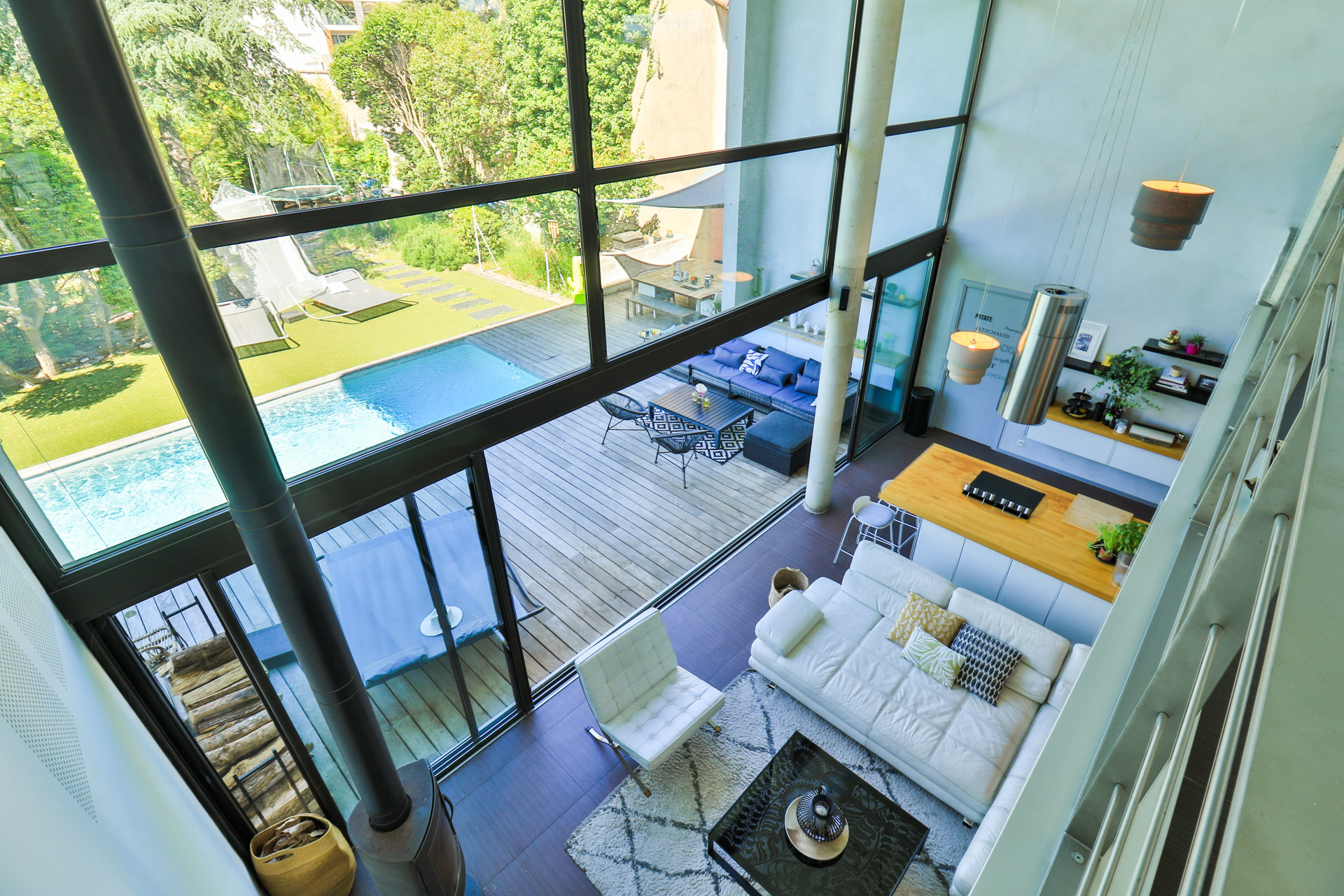 vue salon depuis mezzanine maison d'architecte Marseille Villa Meya