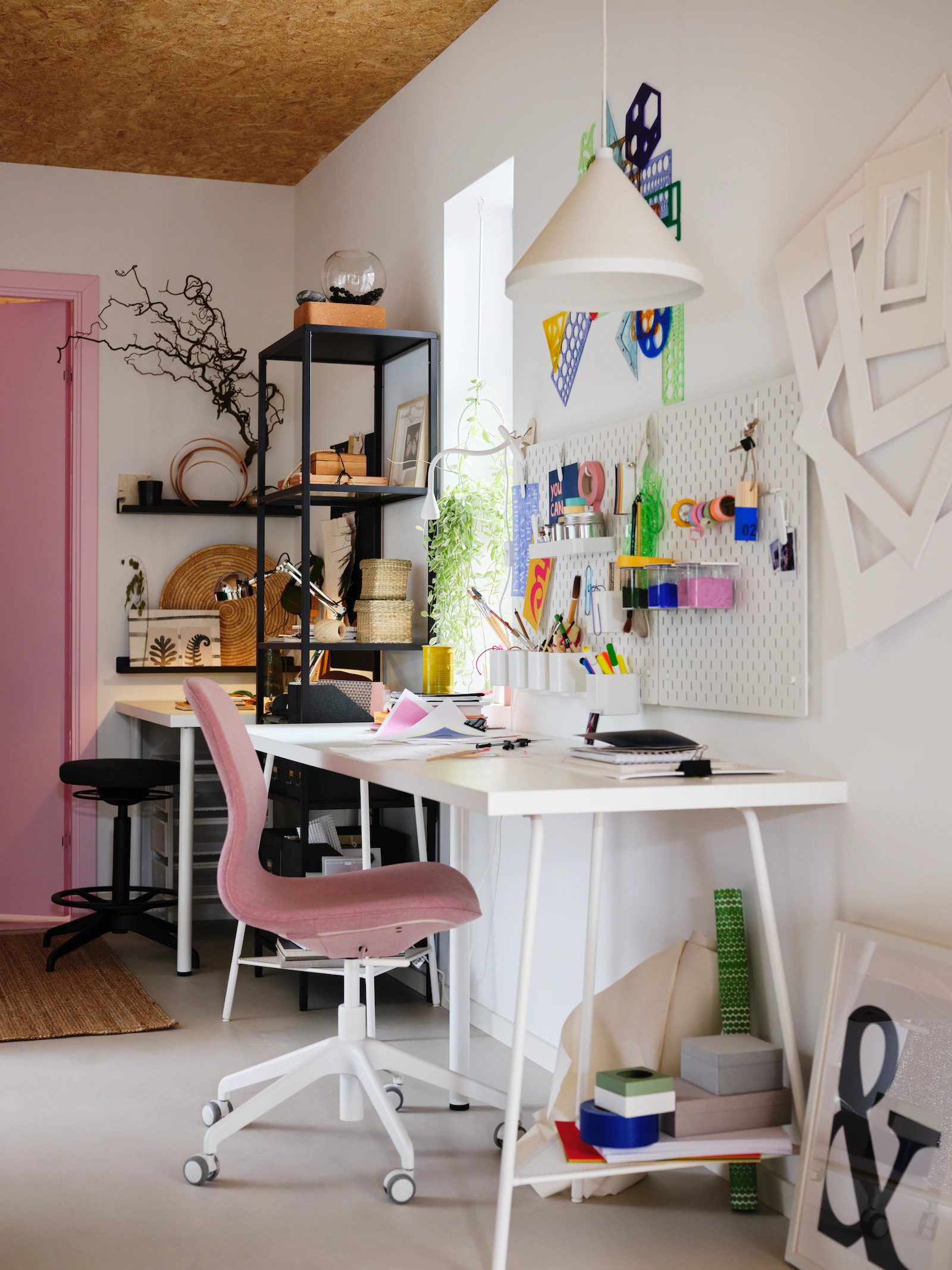 bureau IKEA dans entrée