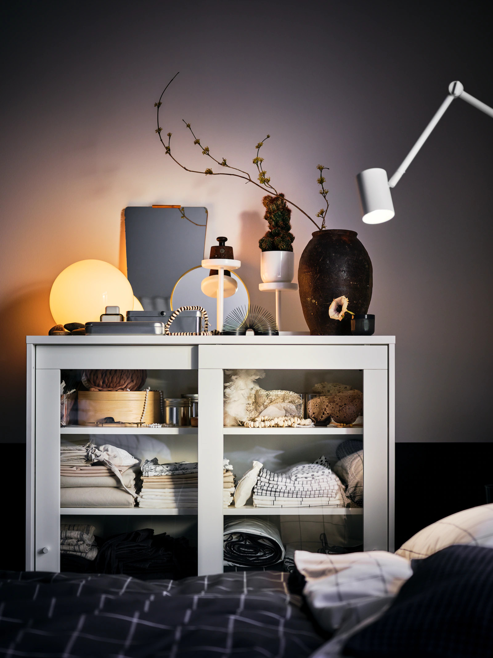 chambre noire et blanche IKEA