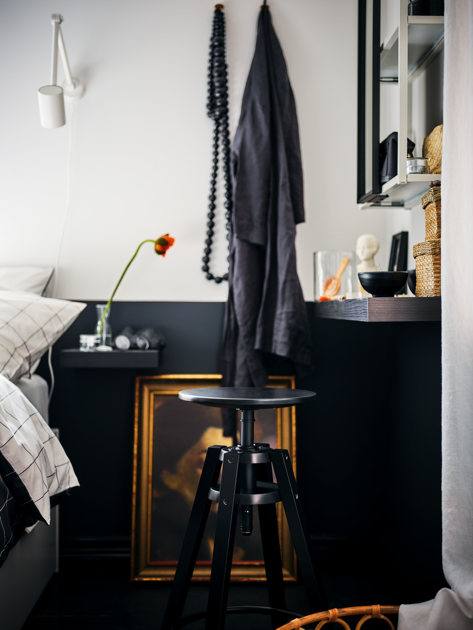 chambre noire et blanche IKEA