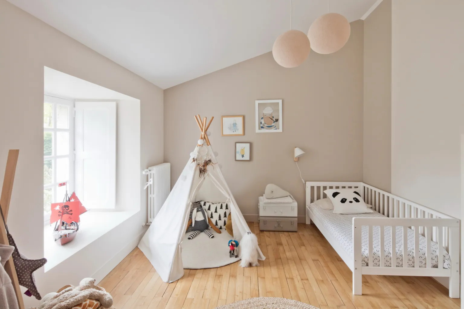 chambre d chambre d'enfant avec tipi