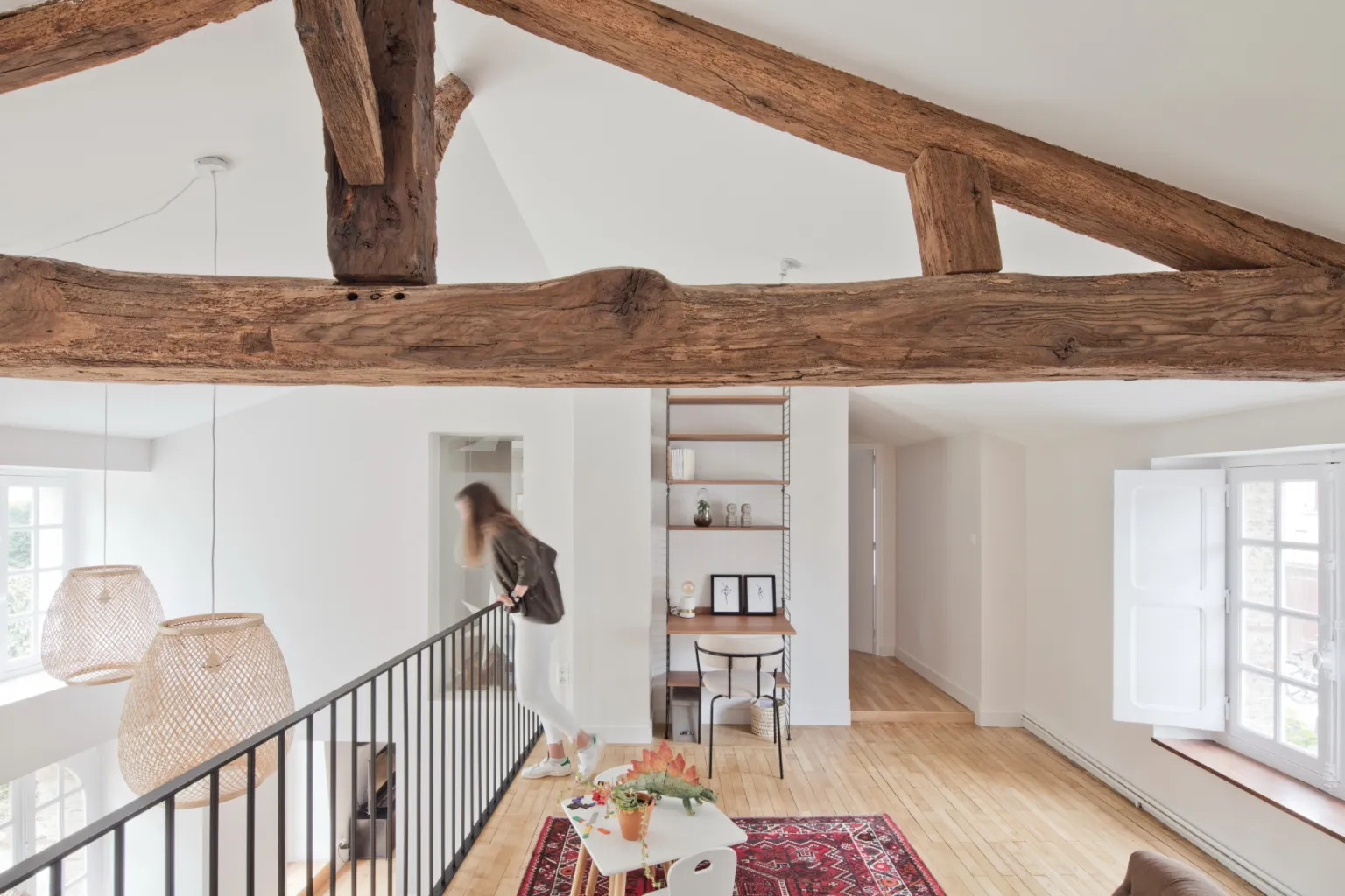 mezzanine avec poutres maison ancienne rénovée mezzanine avec poutres maison ancienne rénovée