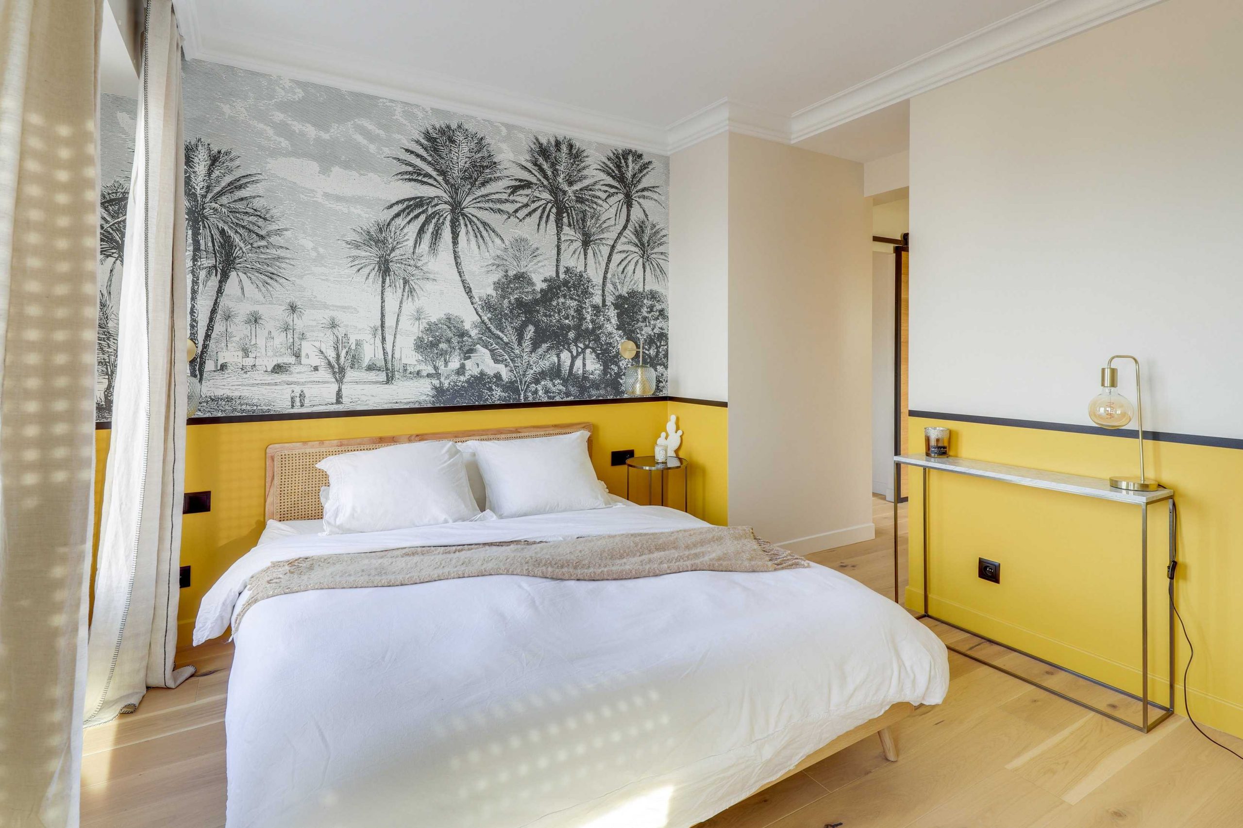 chambre jaune avec panoramique
