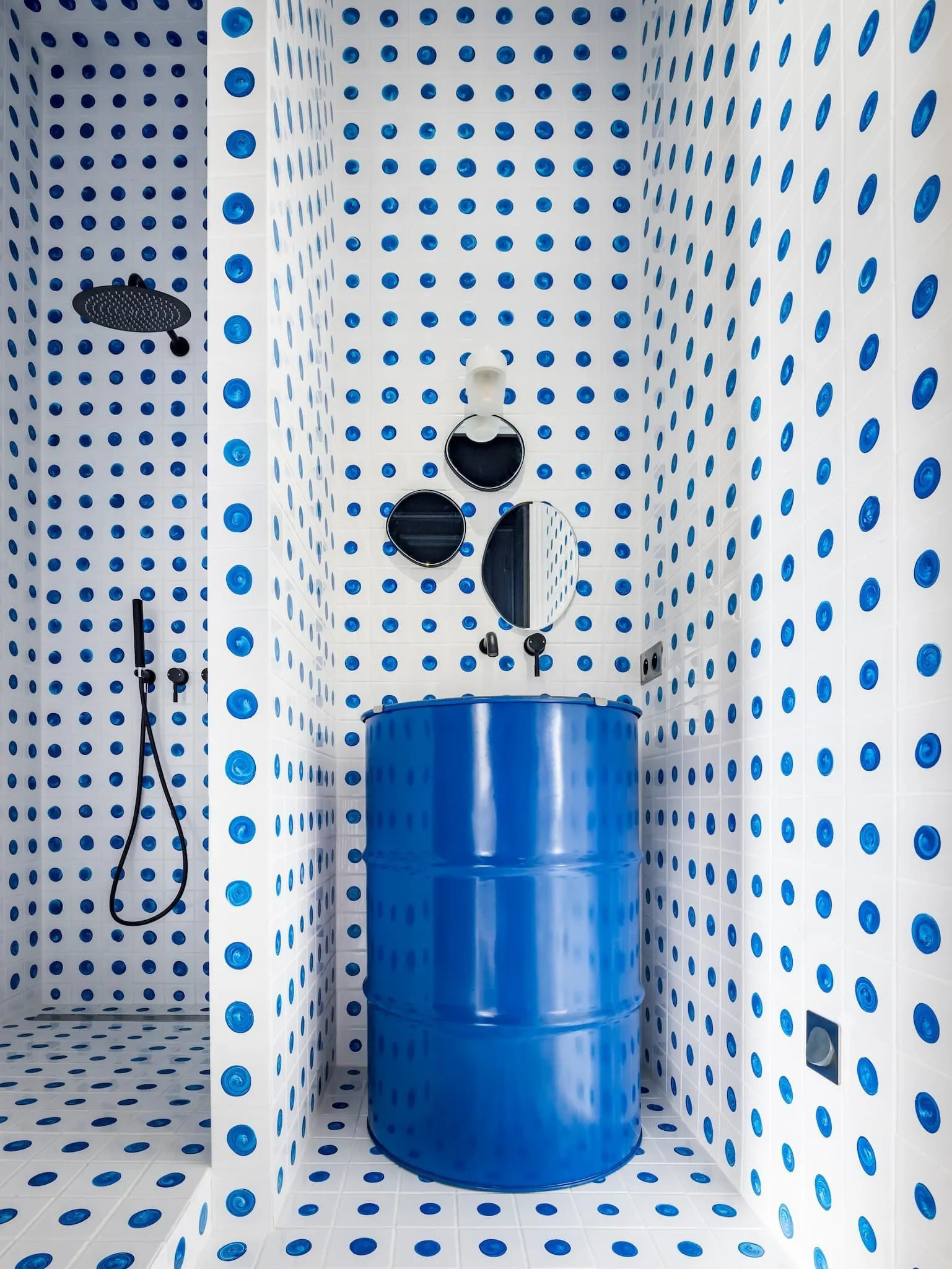 salle de bain bleue