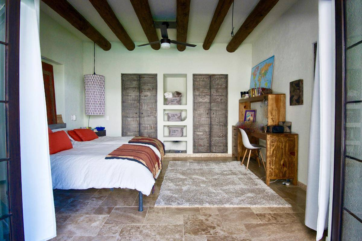 chambre avec poutres maison contemporaine