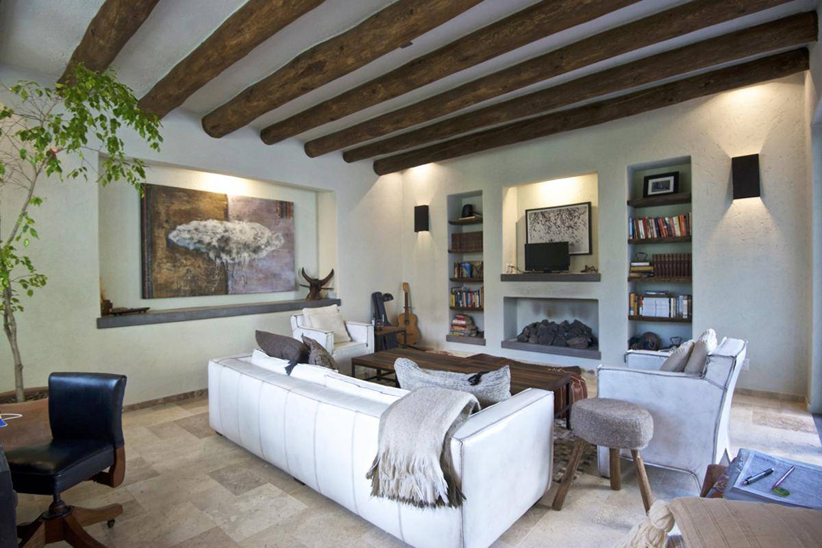 salon avec poutres maison contemporaine
