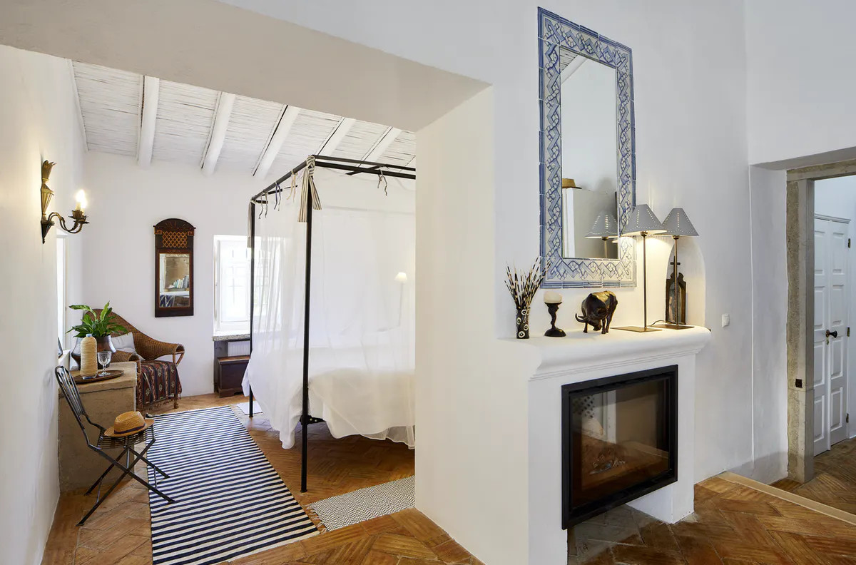 chambre poutres blanches maison de campagne Algarve