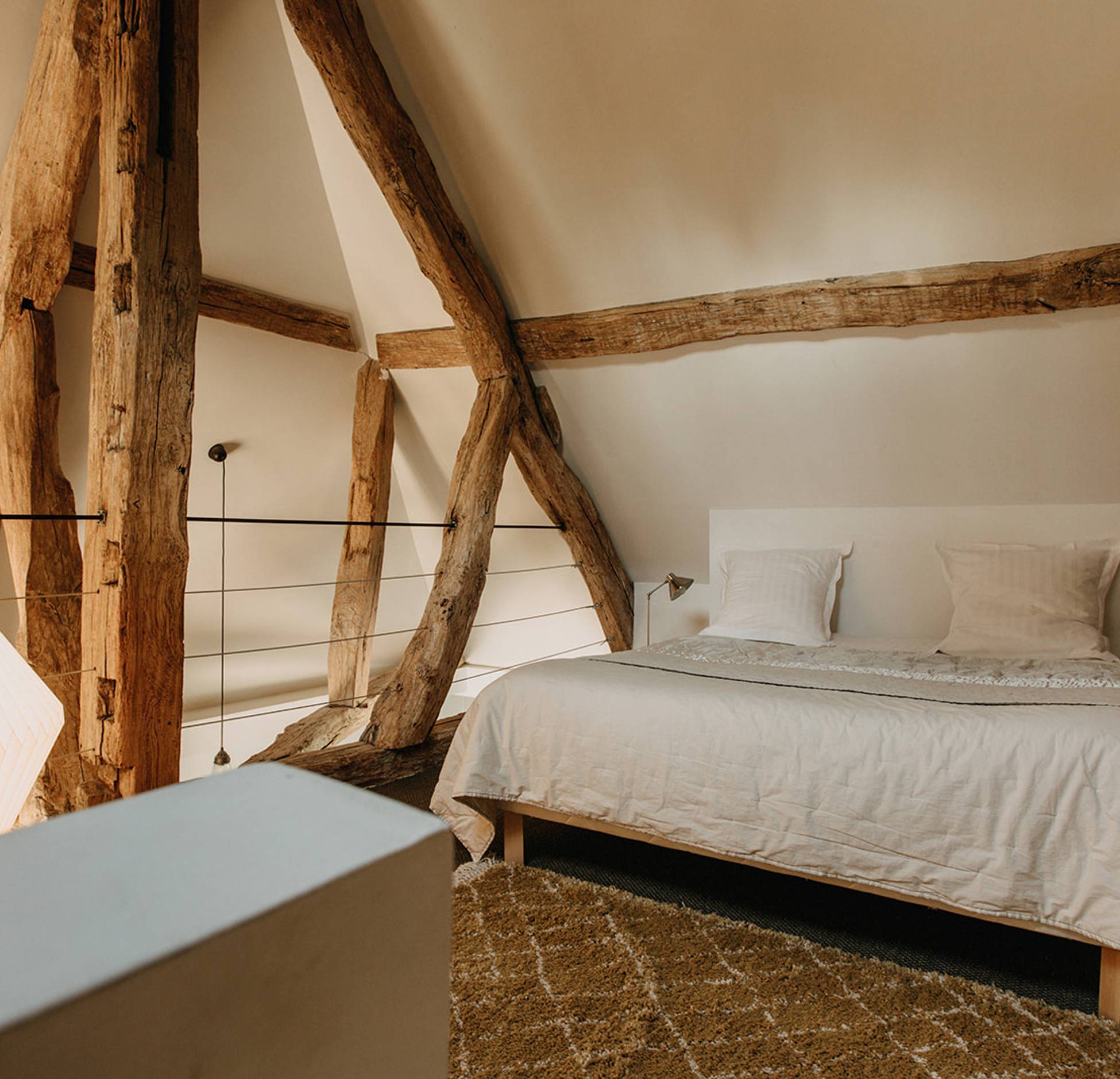 chambre sur mezzanine avec poutres