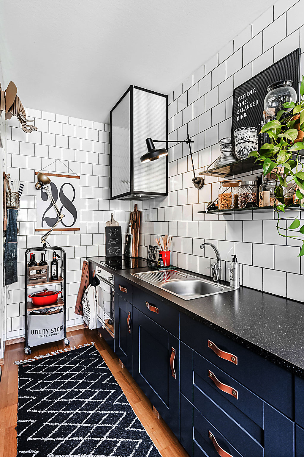 mobilier avec poignées en cuir IKEA