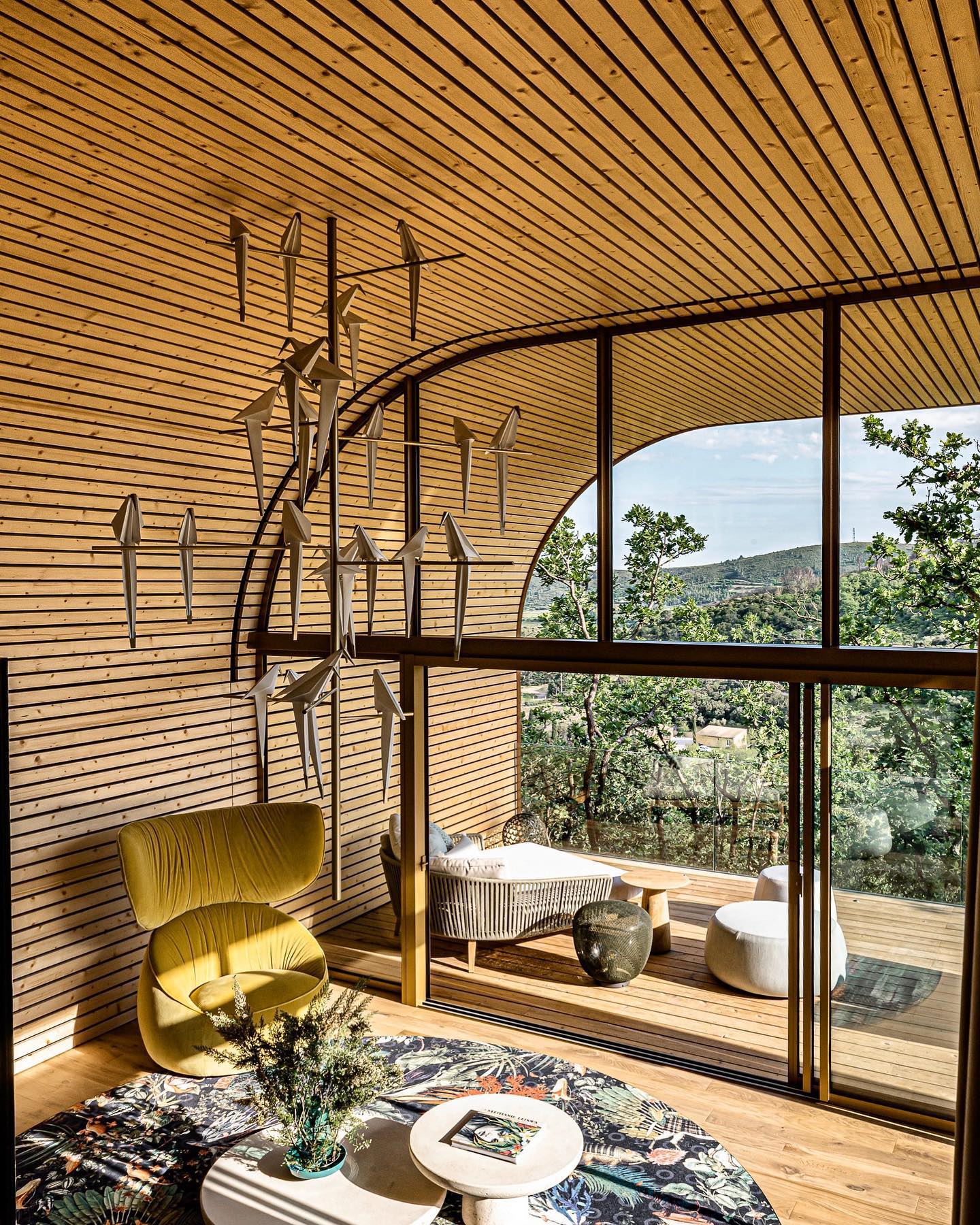 salon maison en bois design Souki Lodges & Spa