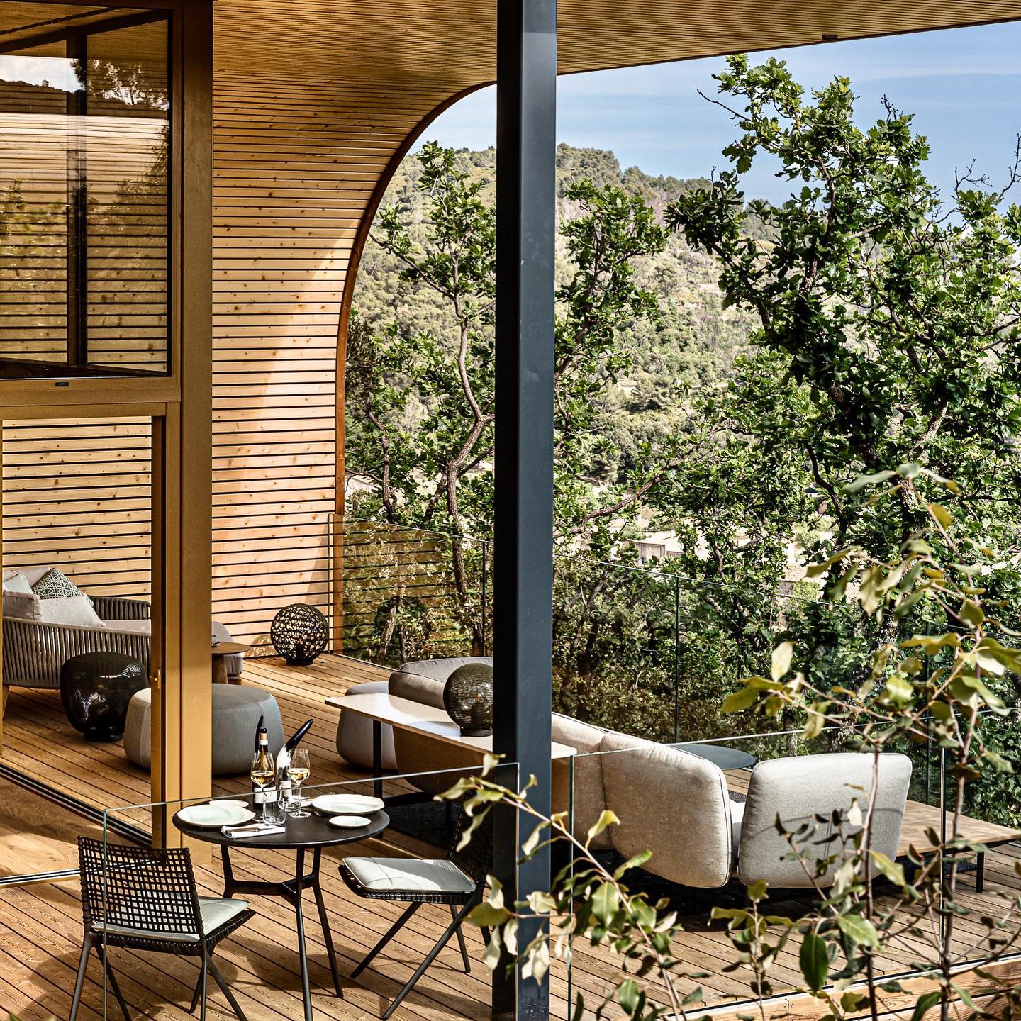 terrasse maison en bois design Souki Lodges & Spa