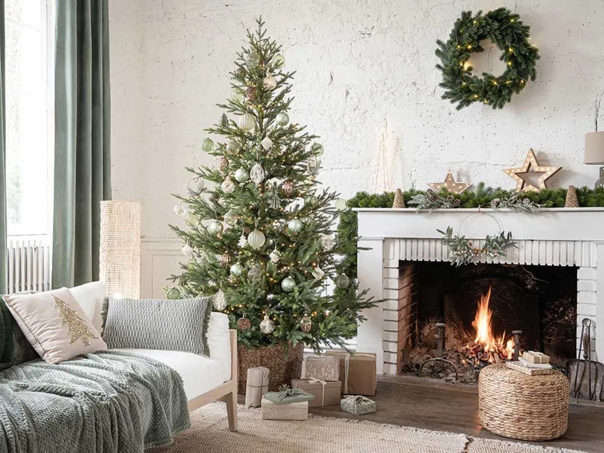sapin avec cheminée Maisons du Monde Noël 2021